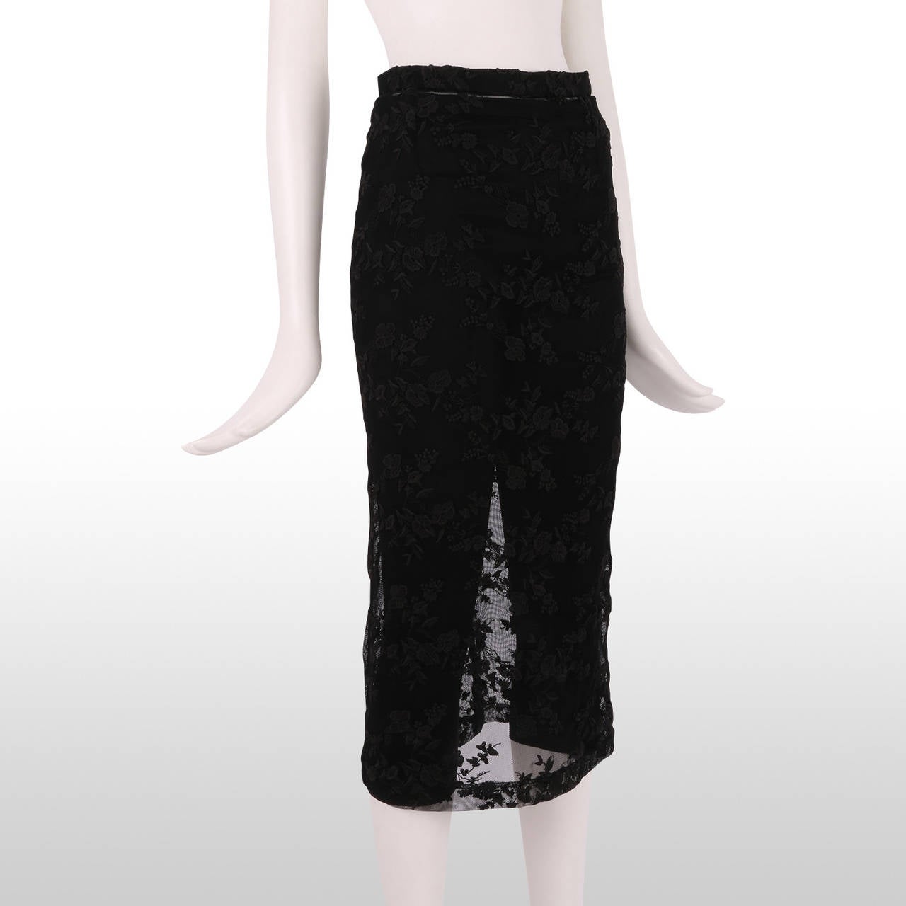 This Dolce and Gabbana Legging-skirt is both elegant and fun. Here the designer plays with the idea of the skirt, the under-skirt is replaced with a chic comfortable legging that shows of your legs. Remains in excellent condition.
