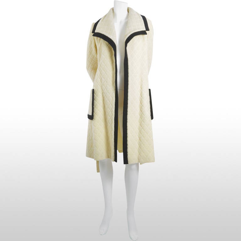 1960'S Lilli Ann Cream Diamond & Black Trim Belted Coat - Size S/M For Sale 2