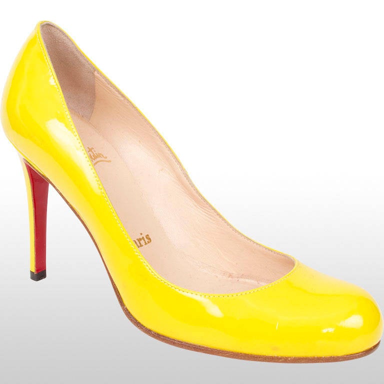 This fabulous pair of Christian Louboutin heels are a luminous fluorescent yellow with the now iconic red sole. Made from patent leather they are the classic heeled pump. They are in very good condition, we estimate they have only been worn once.