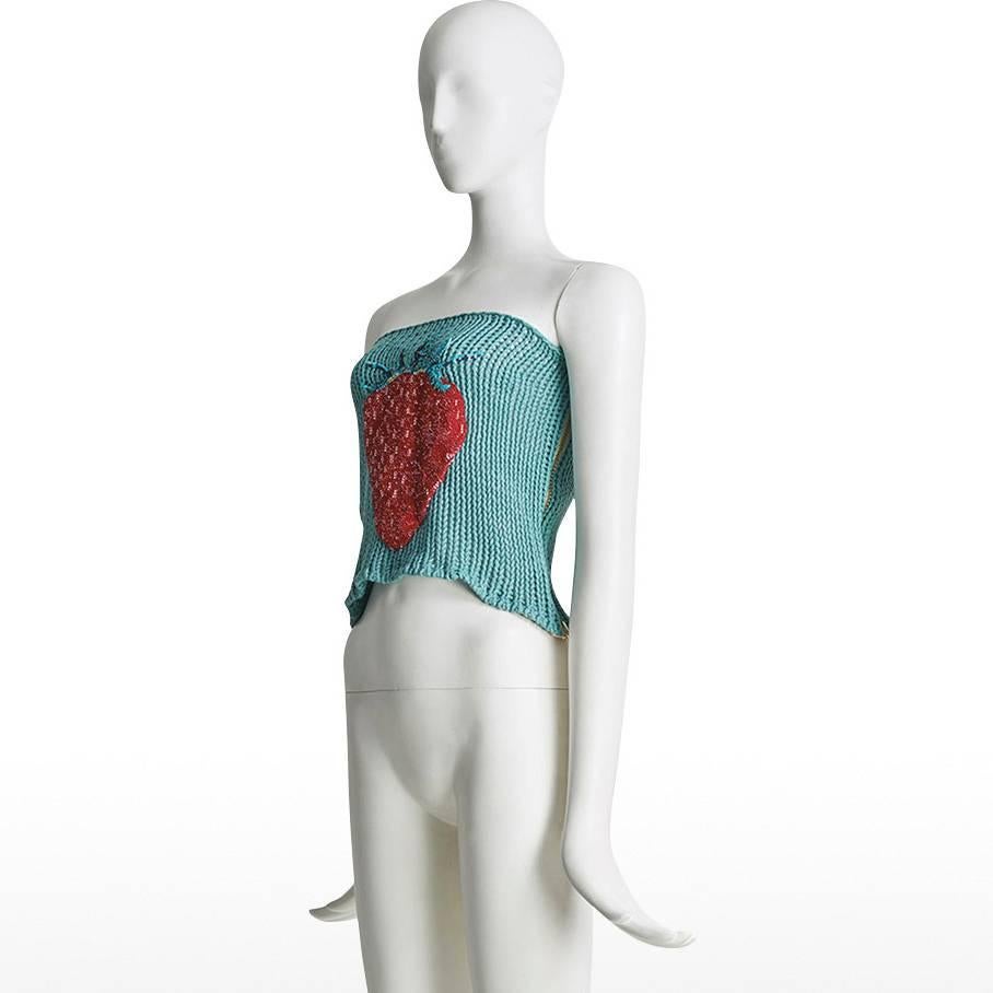 A very cute knitted top by Chloe that can be matched with a pair of jeans and some sandals for example. Remains in excellent condition.
