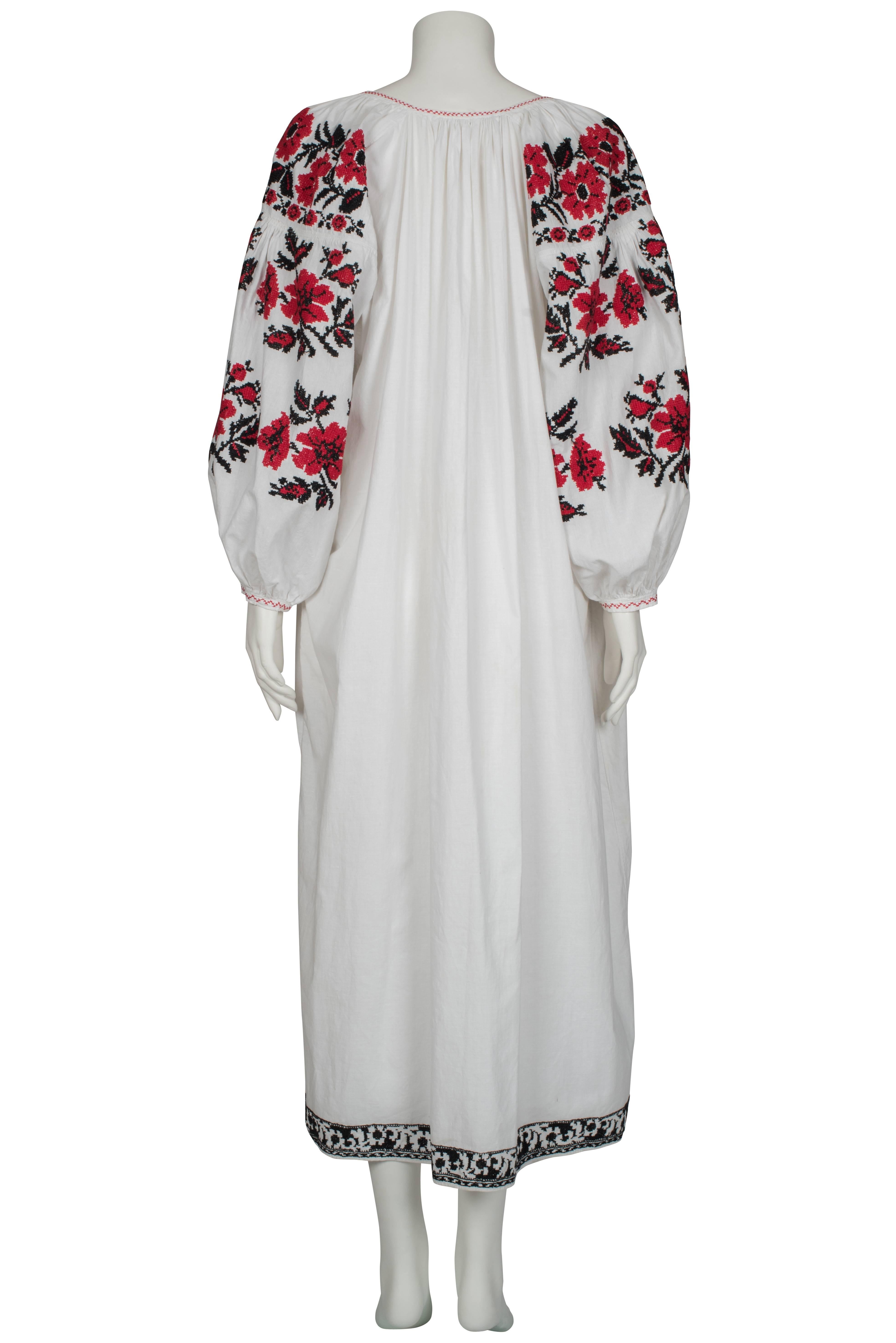 1970's Ukrainian Vyshyvanka Dress In Excellent Condition In London, GB
