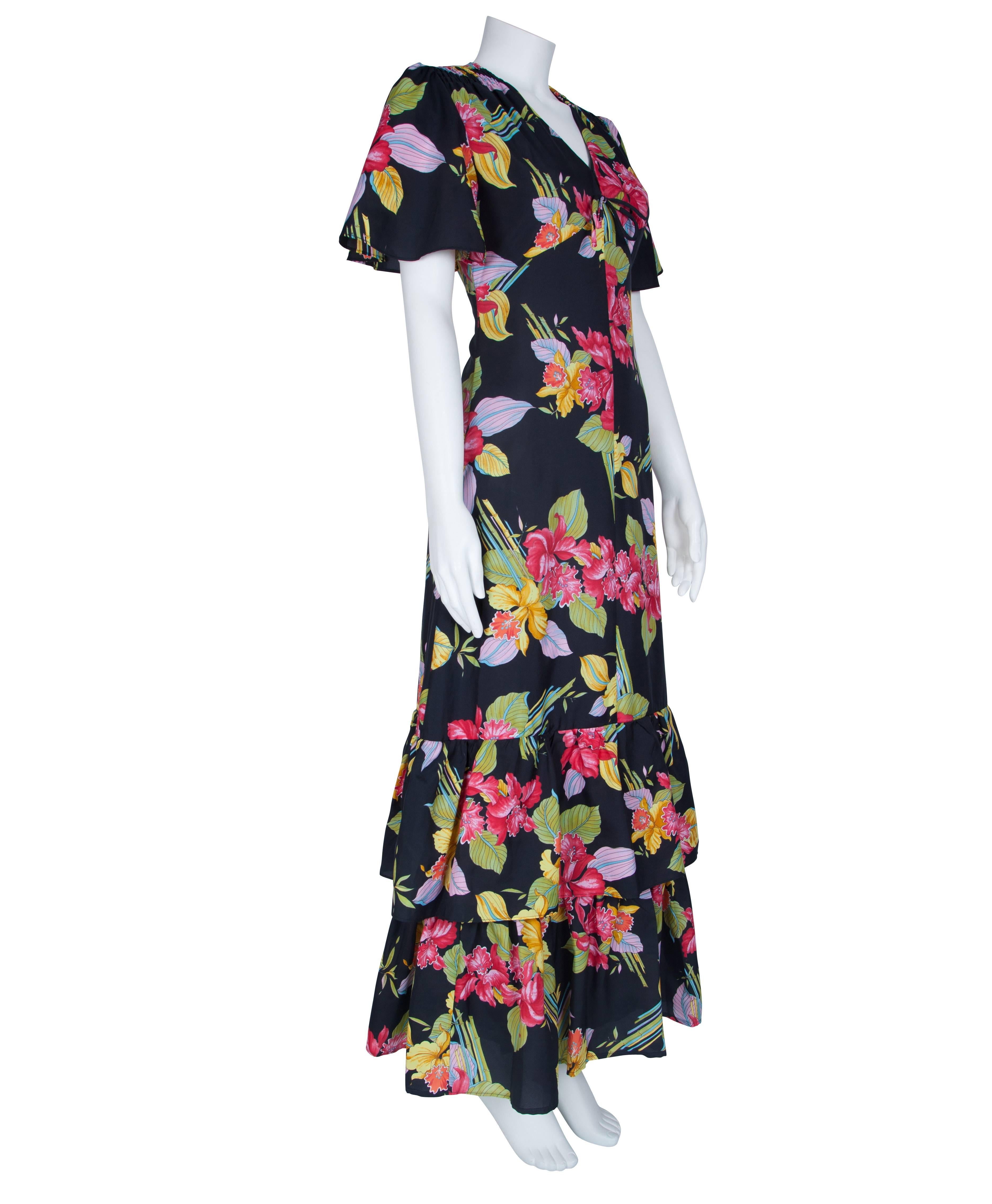 1970's Black Floral Ruffled 2-in-1 Dress with Capelet Sleeves In Excellent Condition For Sale In London, GB