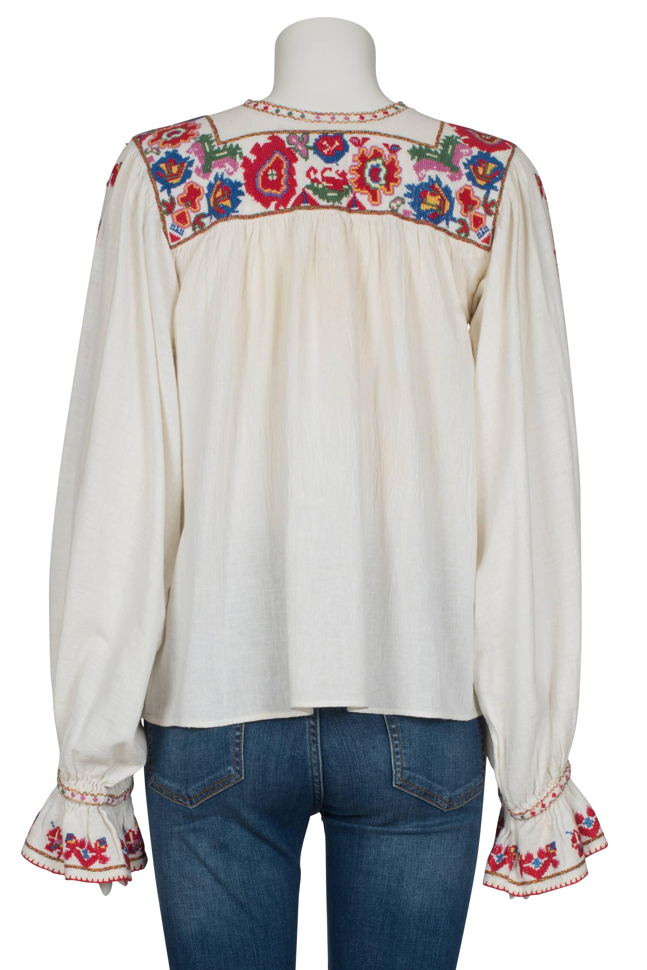 Folk blouse with floral pattern For Sale 1