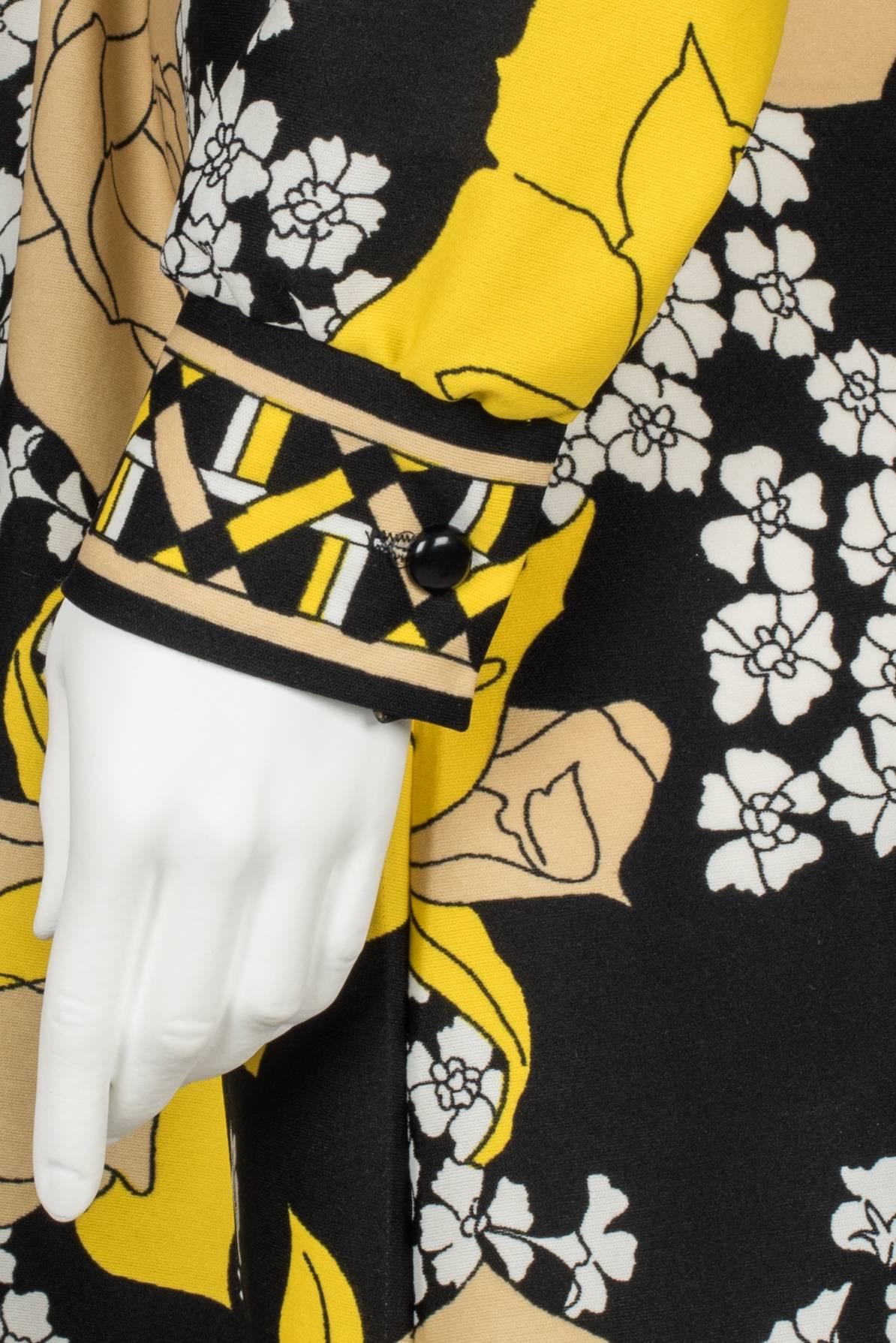 1970's Yellow & Black Floral Dress with Geometric Frieze For Sale 3