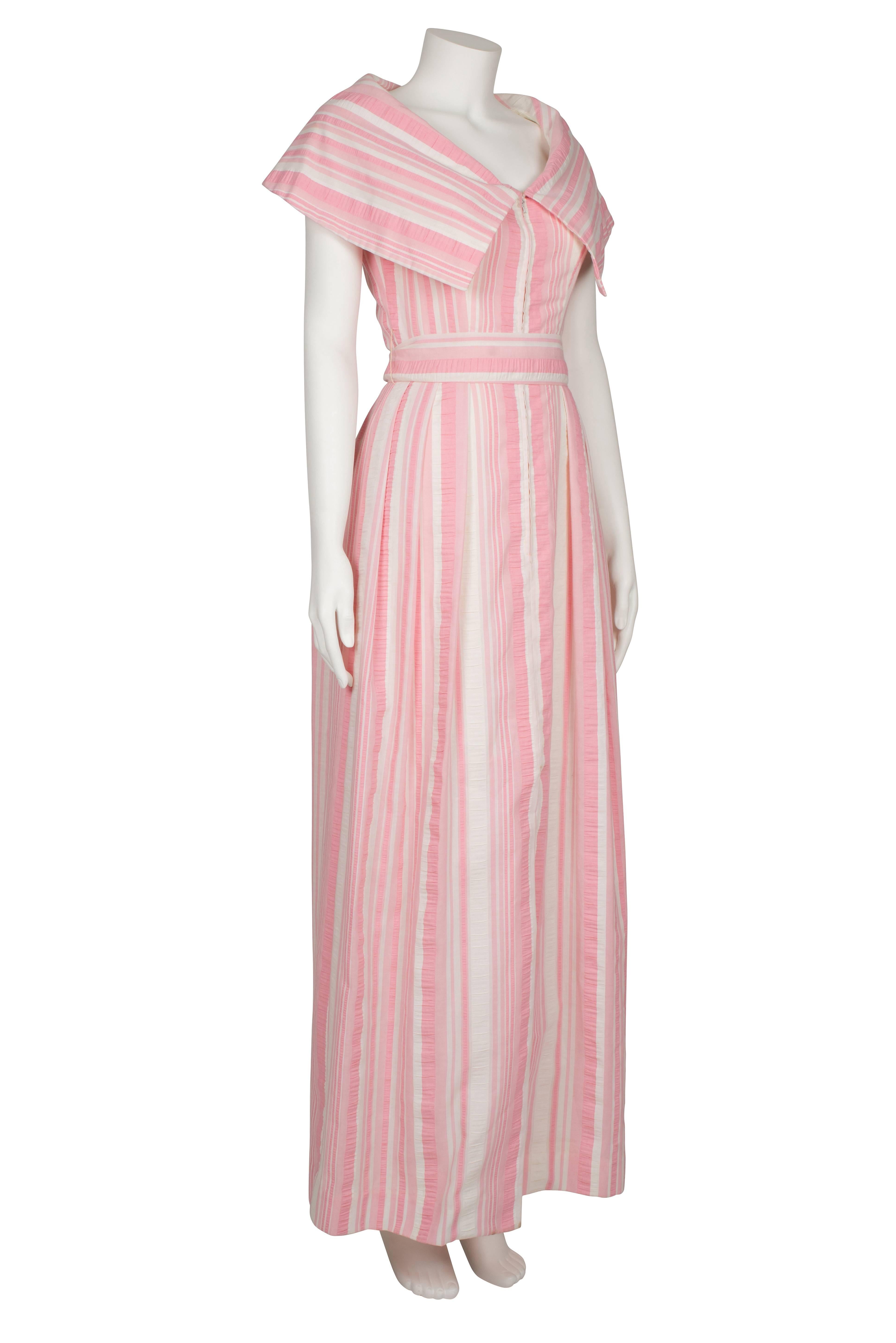 1970's Estevez Seersucker Pink & Ivory Candy Stripes Dress In Excellent Condition For Sale In London, GB