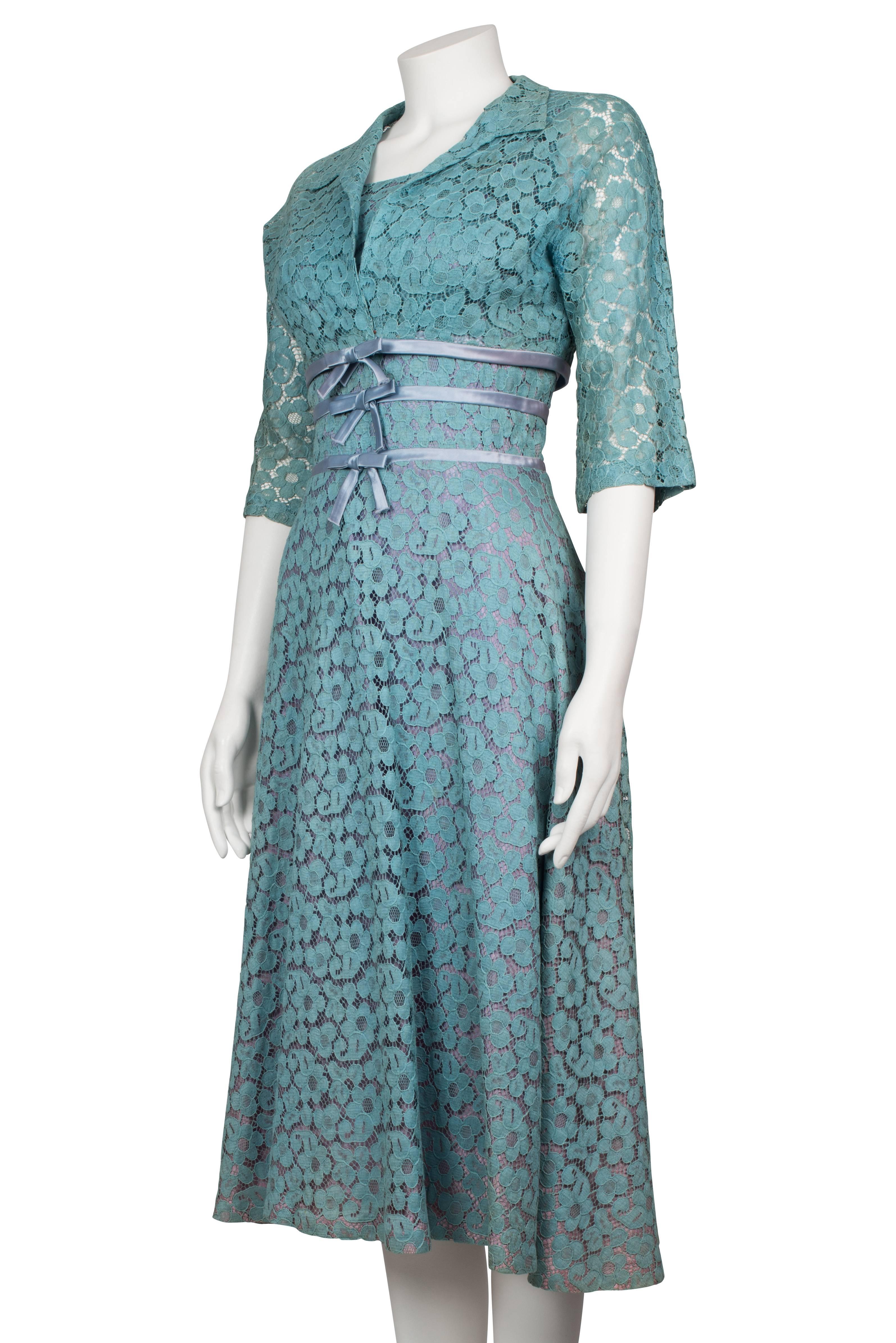 1950s Turquoise Lace and Trim Lilac Satin Trim Dress and Bolero In Excellent Condition For Sale In London, GB
