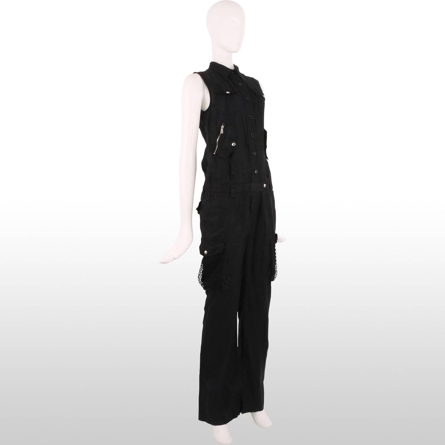 This is a black multiple pockets jumpsuit by Dolce and Gabbana. It features different sized pockets with mesh ones just below the hips giving the garment some volume. It also gives a touch of modernity to the linen piece, on top of the grey metal