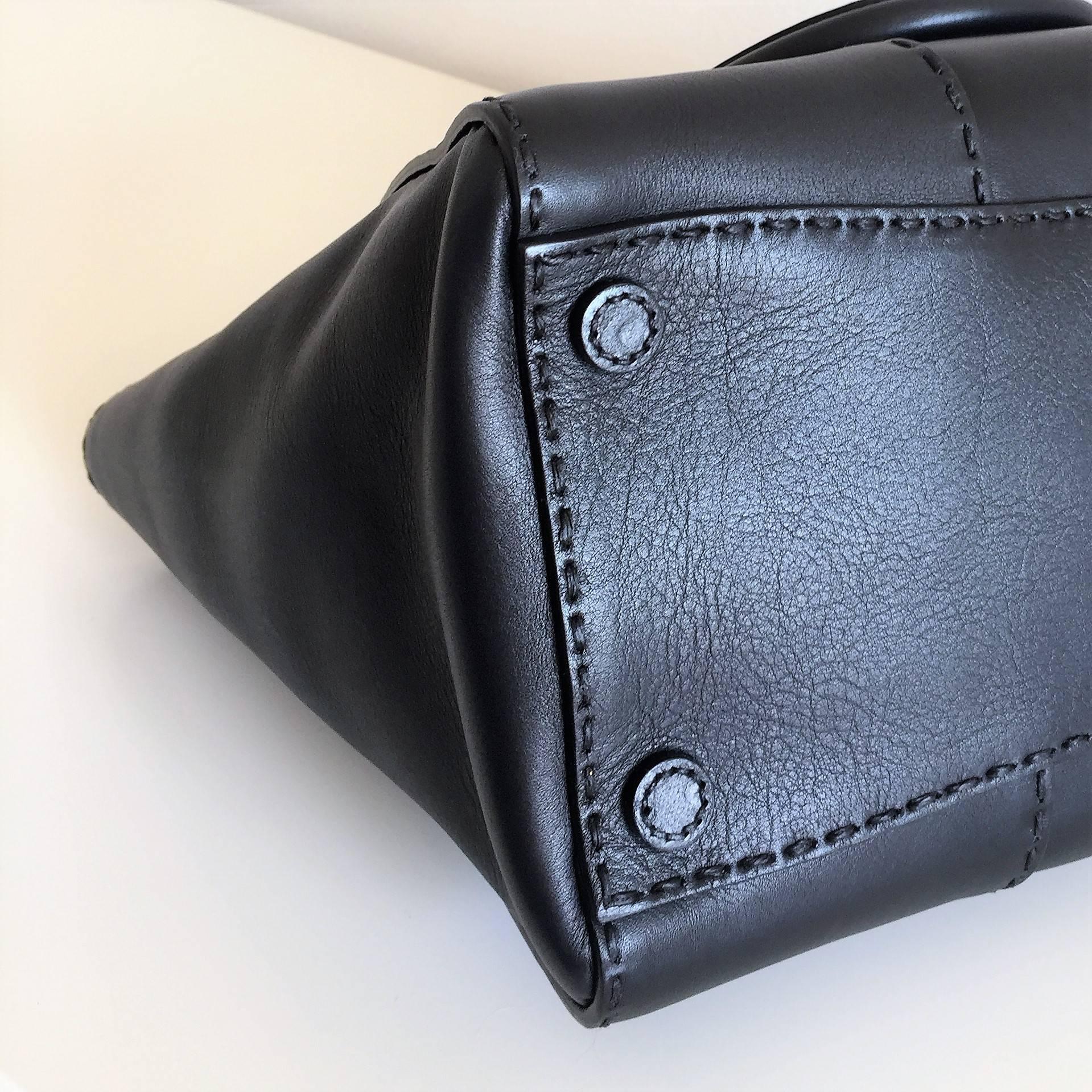 Prada Black Leather Shoulder bag, a Pristine '2way City' Calf Leather Tote For Sale 3