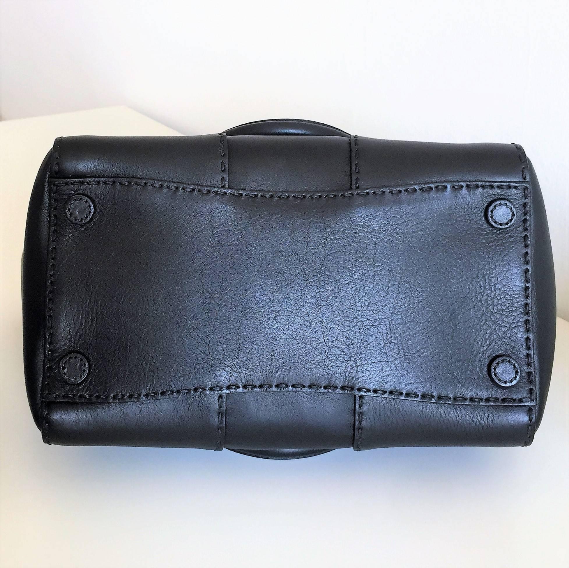 Prada Black Leather Shoulder bag, a Pristine '2way City' Calf Leather Tote For Sale 4