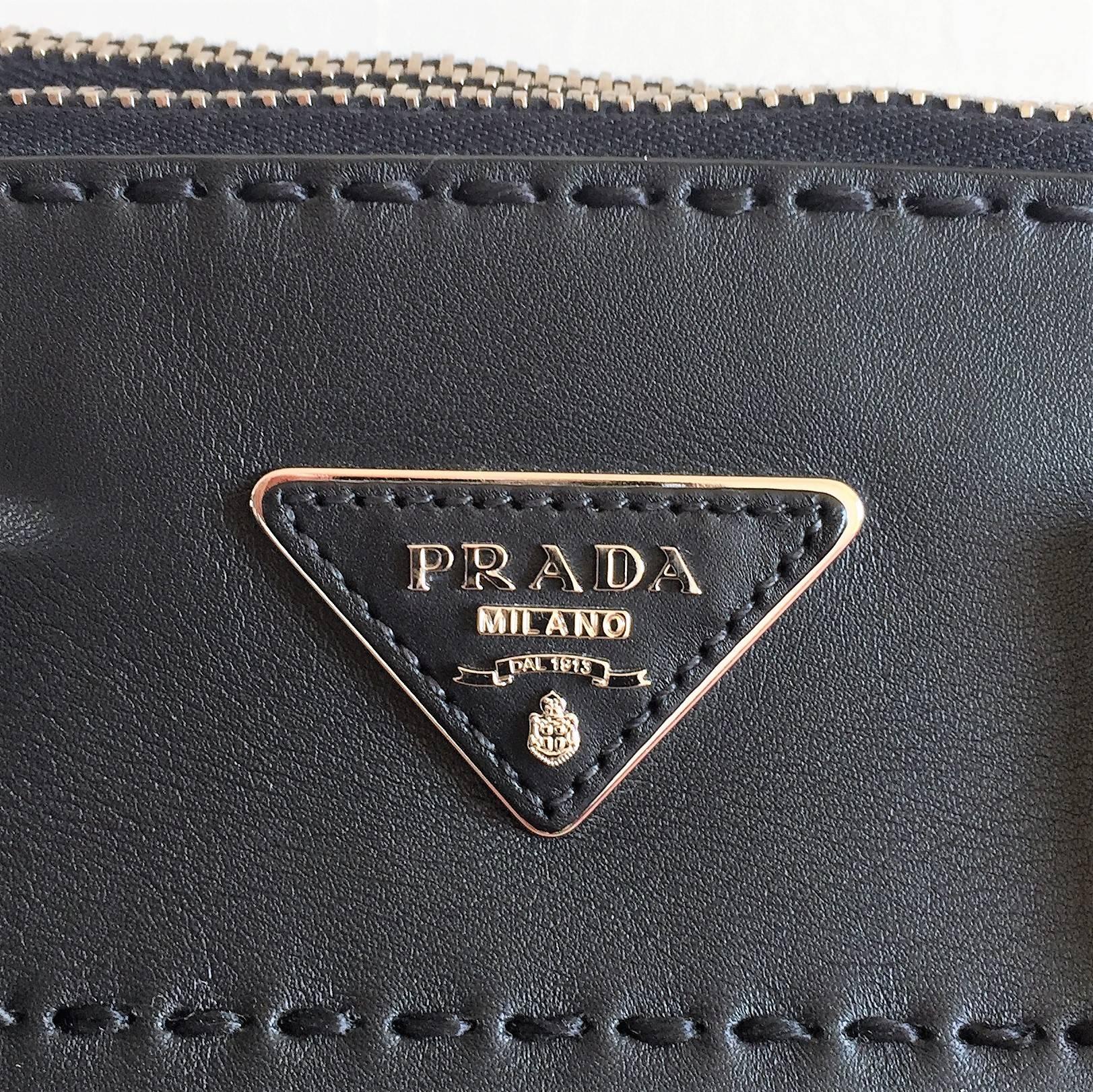 Prada Black Leather Shoulder bag, a Pristine '2way City' Calf Leather Tote For Sale 5