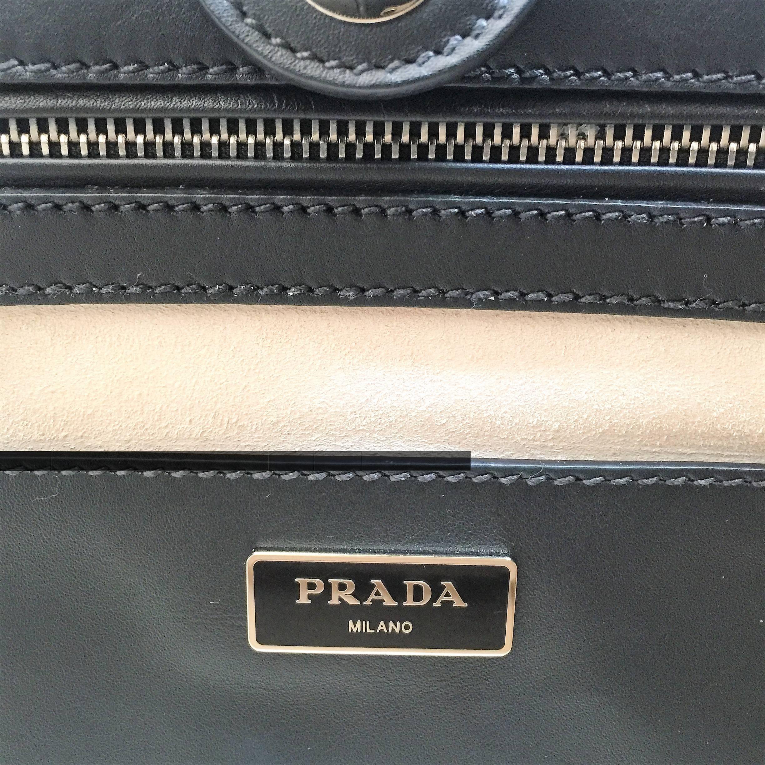 Prada Black Leather Shoulder bag, a Pristine '2way City' Calf Leather Tote For Sale 6