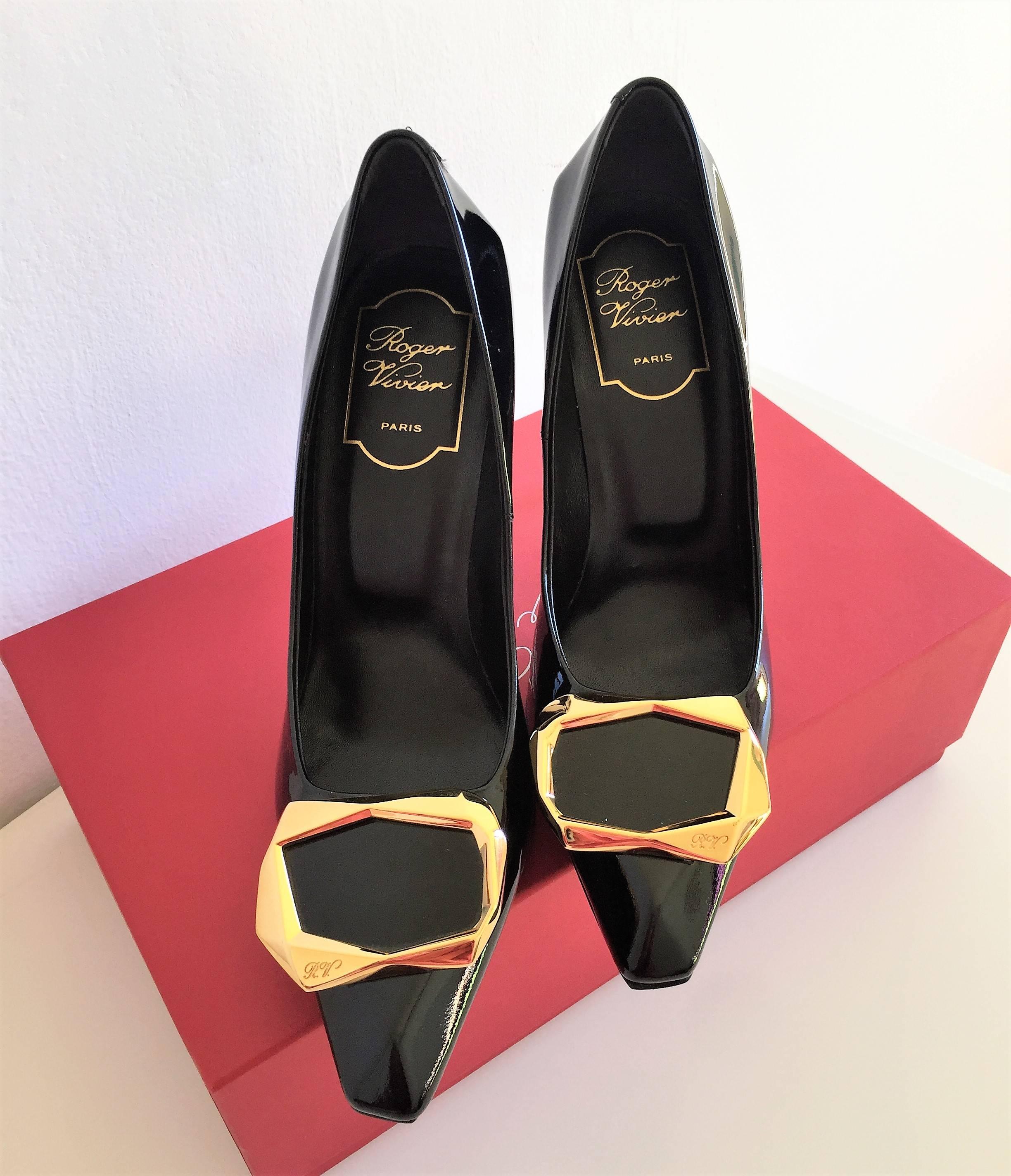 Roger Vivier Black Patent Leather Shoes Size 6.5, Heel Shoes in perfect status For Sale 5