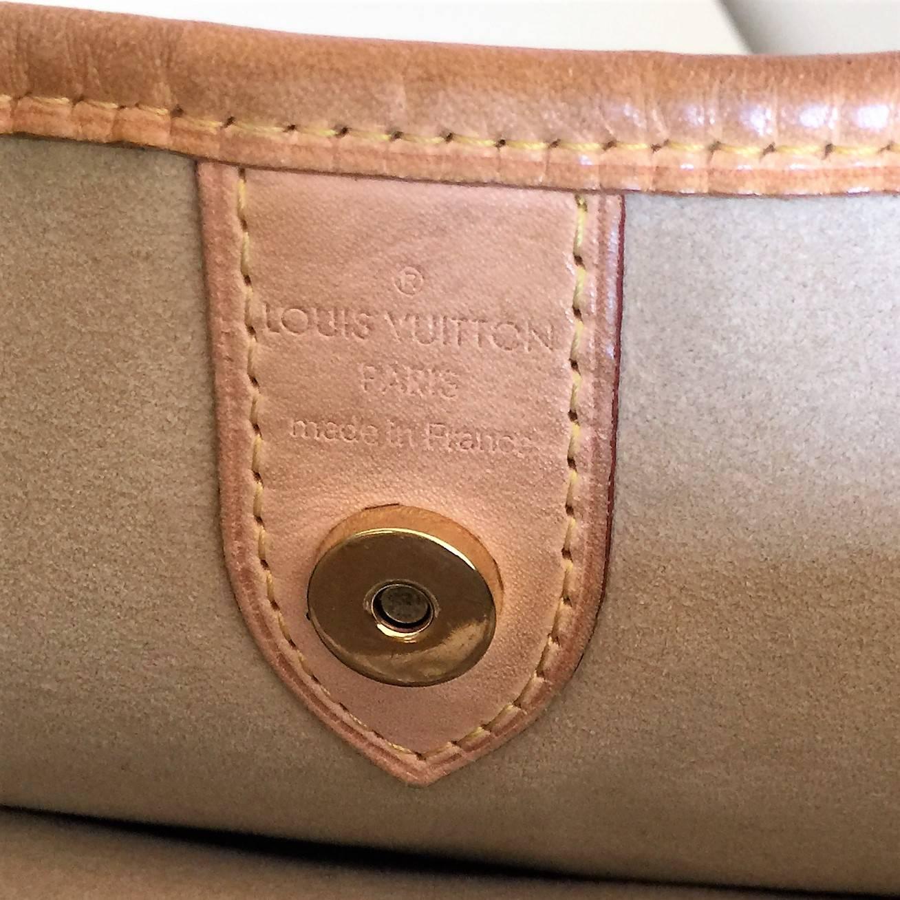 Women's Louis Vuitton Galliera MM Monogram Shoulder Bag, LV Monogram purse For Sale