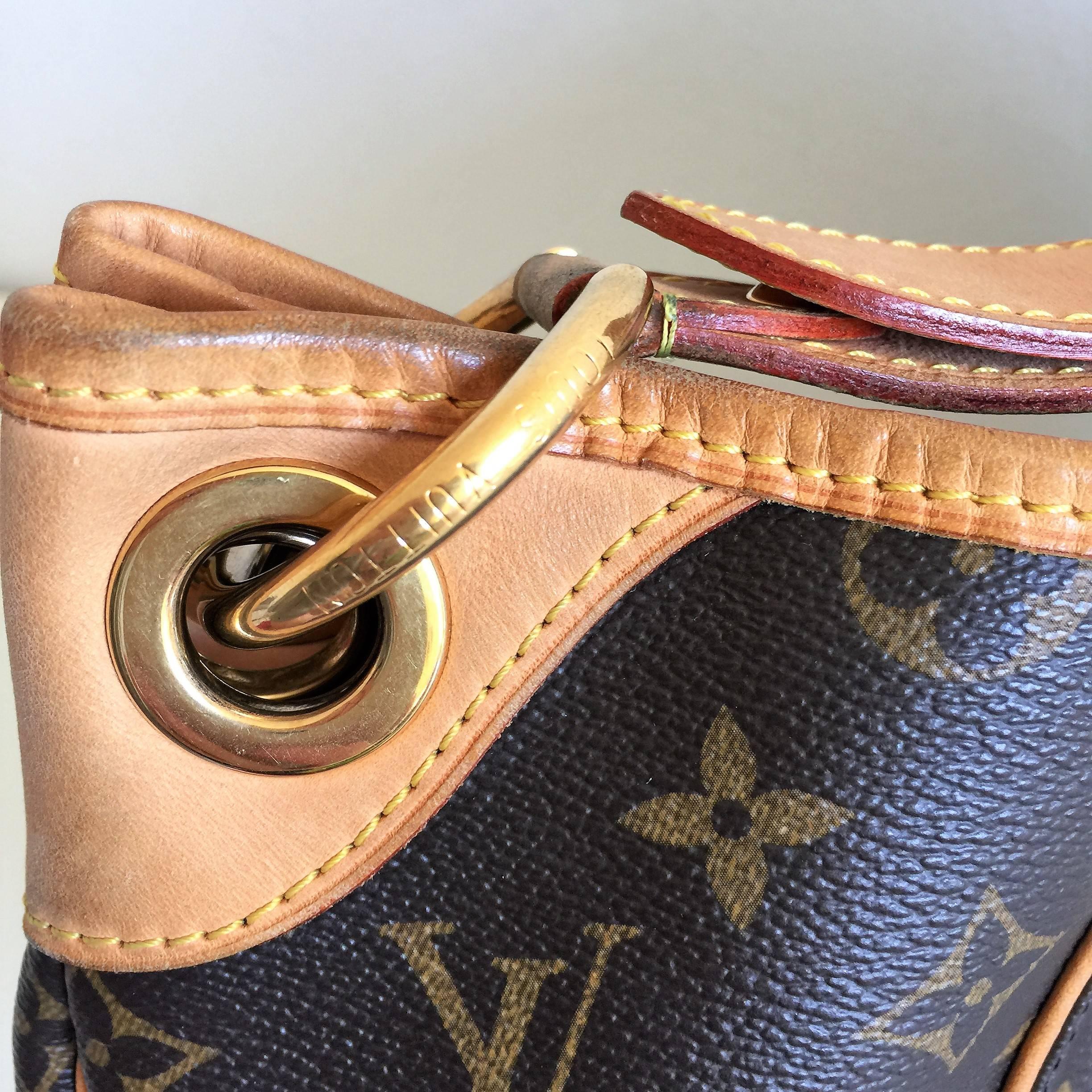 Louis Vuitton Galliera MM Monogram Shoulder Bag, LV Monogram purse For Sale 1