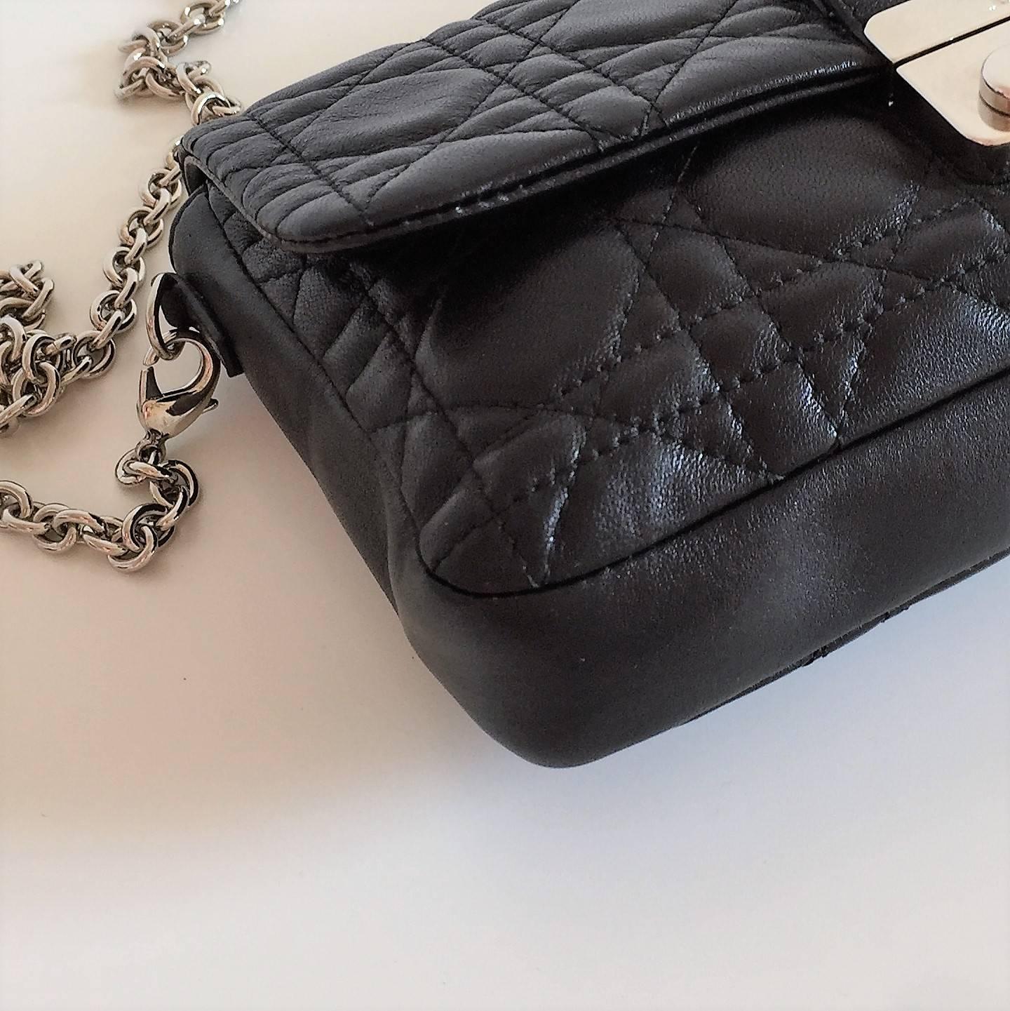 Miss Dior Lock Promenade Black Leather Pochette Wallet on Chain, small bag
Condition: used in excellent condition
Material: Leather.
Colour: Black.
Hardware: Silver.
Dimensions: (aprox) in.  8,6'' W ×  5'' H ×1.2" D   [cm. 22 × 12,7 × 3] 