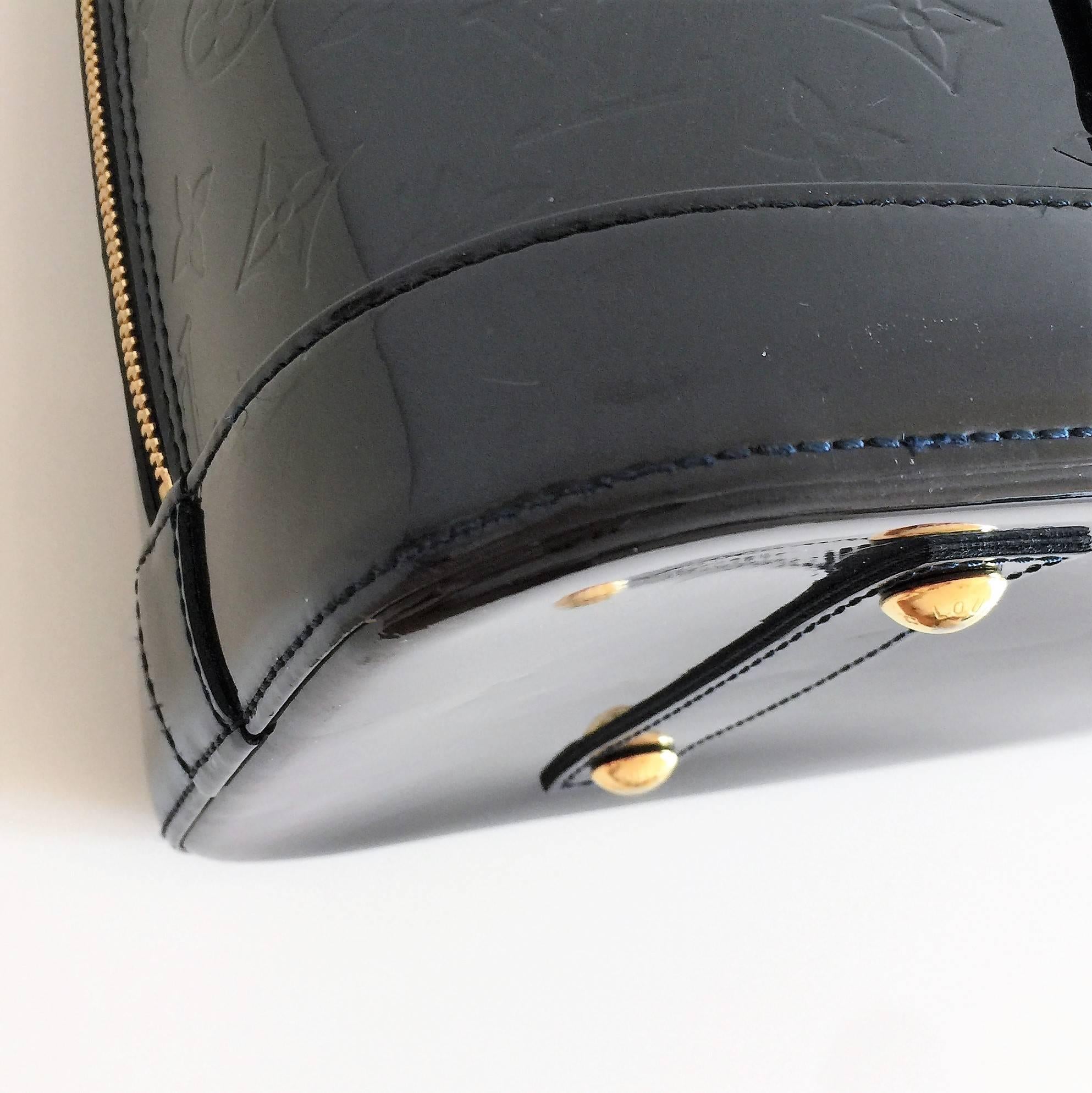 Louis Vuitton Alma GM Blue Vernis Leather Handbag  For Sale 3