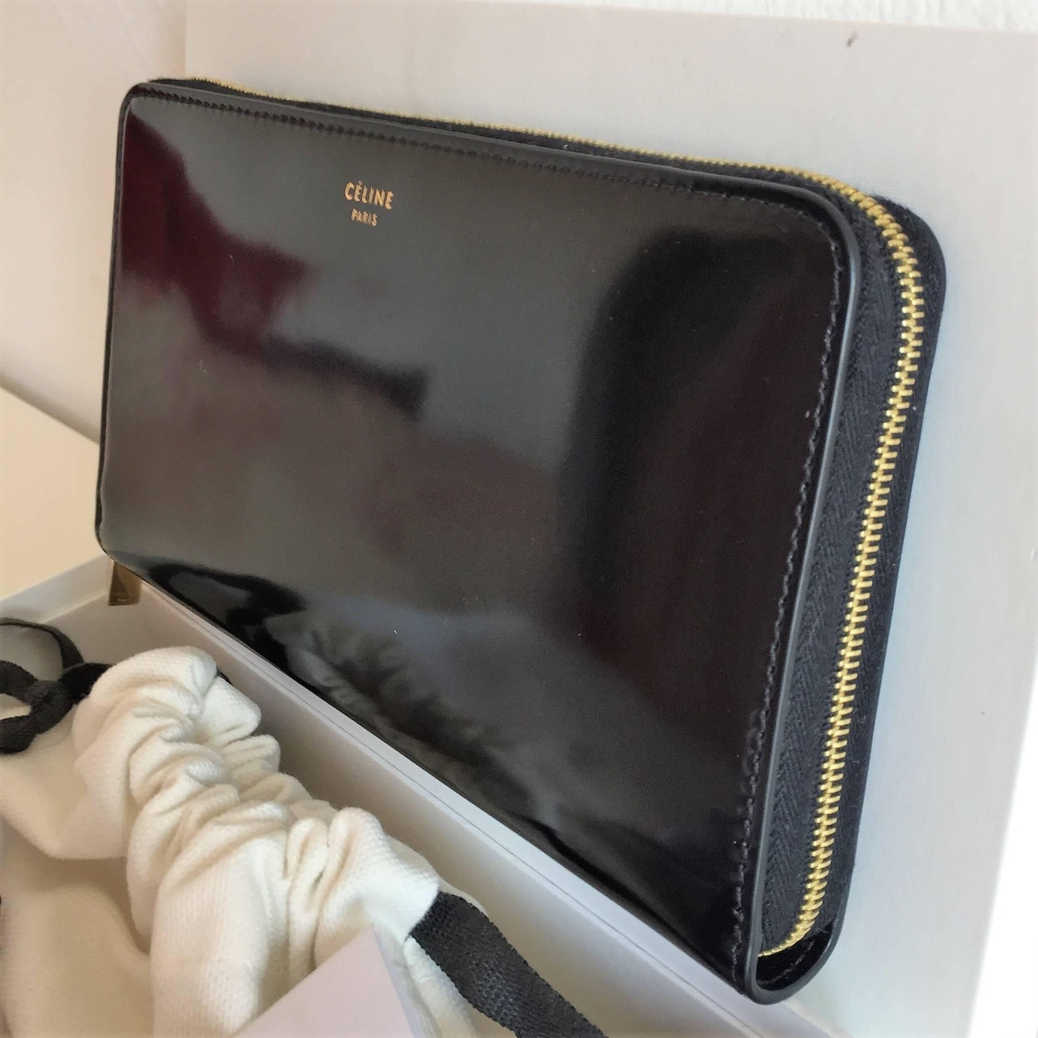 New Céline Large Zipper Wallet in Vernis Black Leather For Sale 3