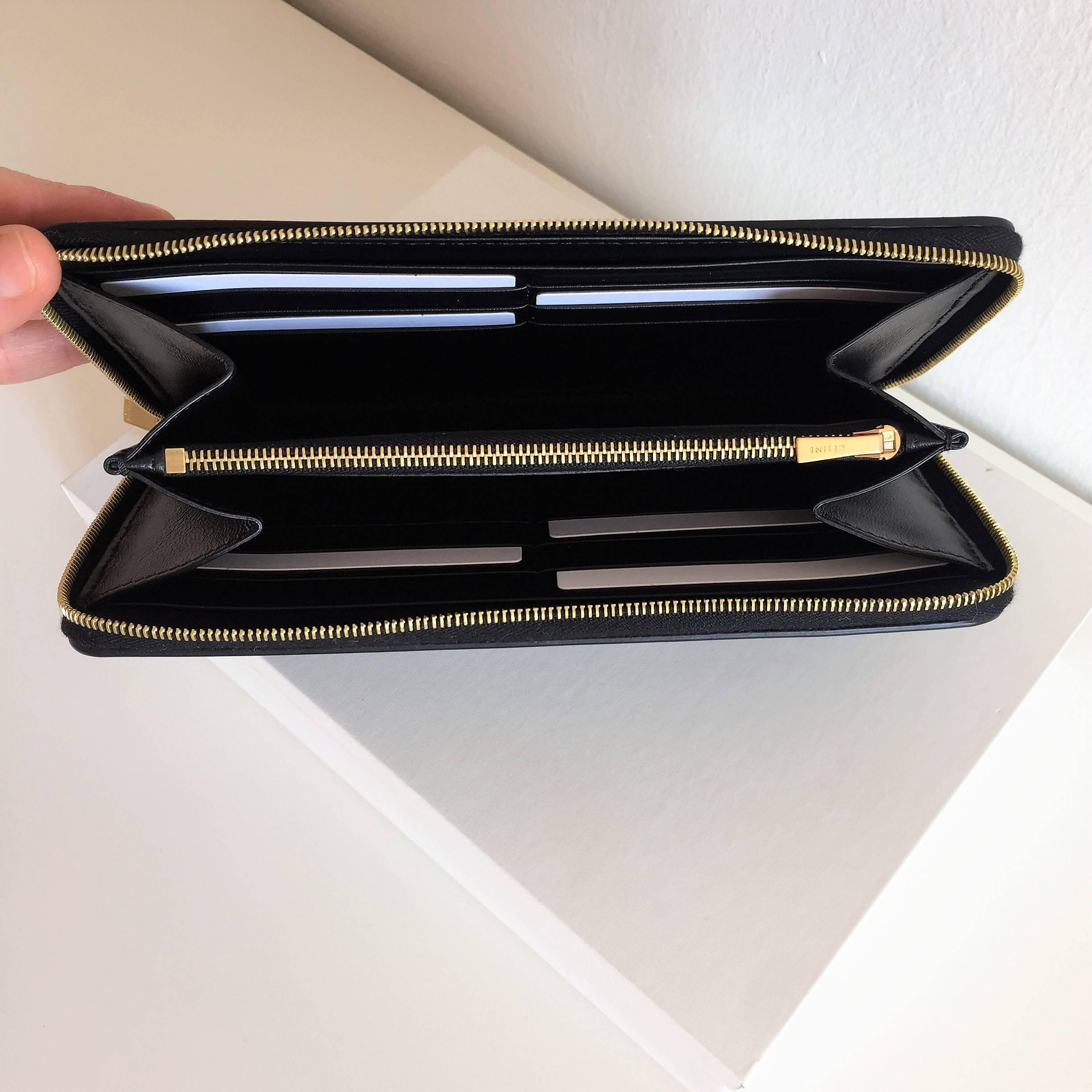 New Céline Large Zipper Wallet in Vernis Black Leather For Sale 4