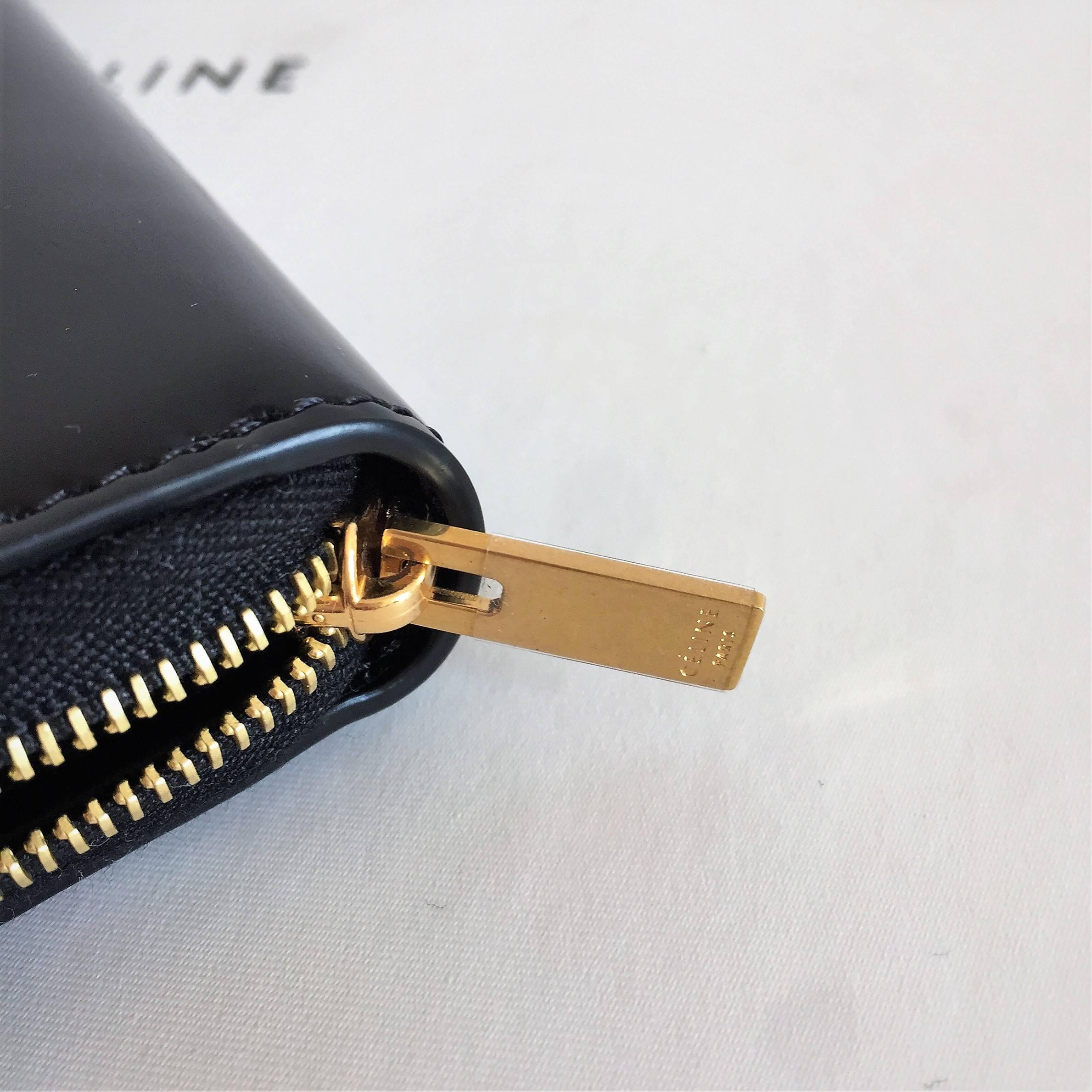 New Céline Large Zipper Wallet in Vernis Black Leather For Sale 6