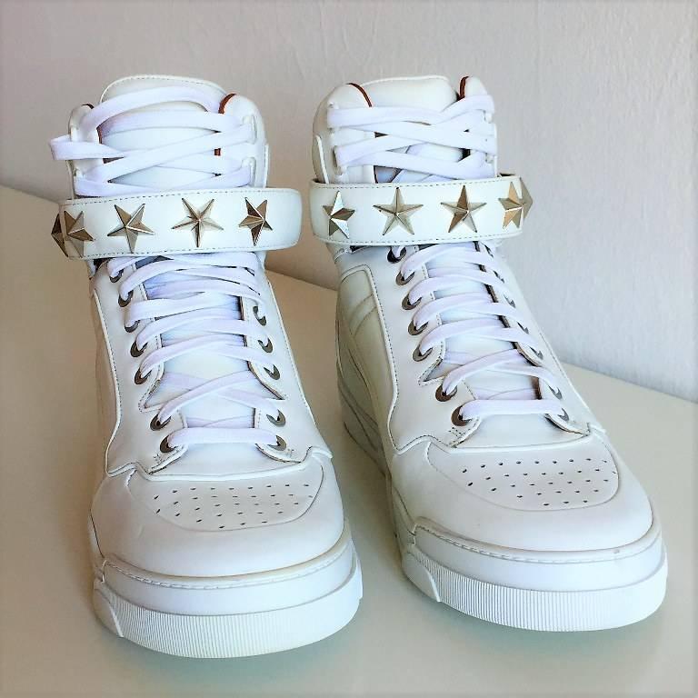 Givenchy Tyson High Top Leather Sneakers shoes with Stars, in pristine condition For Sale 2