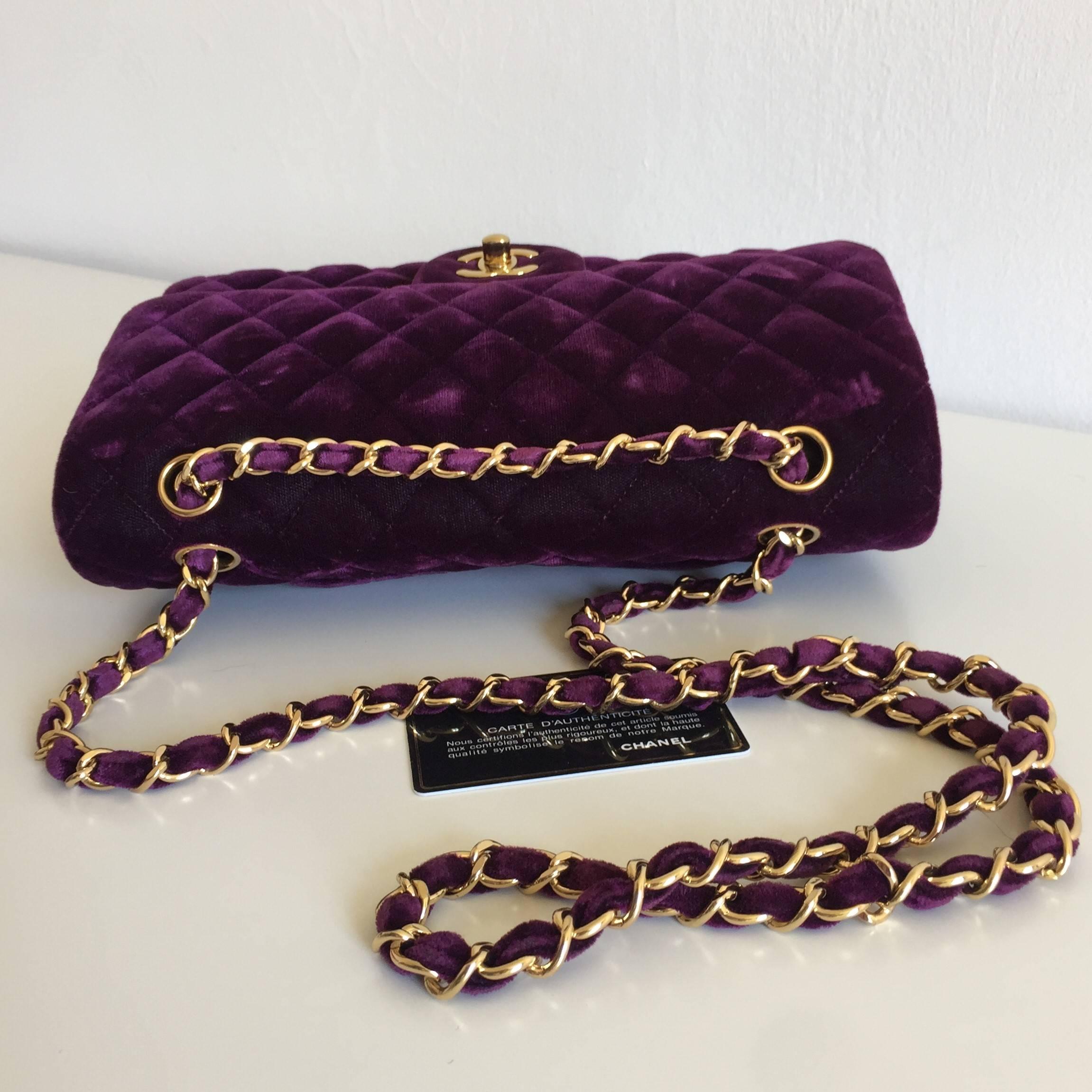 Chanel 2.55 Timeless Purple Velvet double flap with golden hardware, comes with authenticity card e dustbag. Used in very good condition, light signs of wear on corners, a light stain inside.
