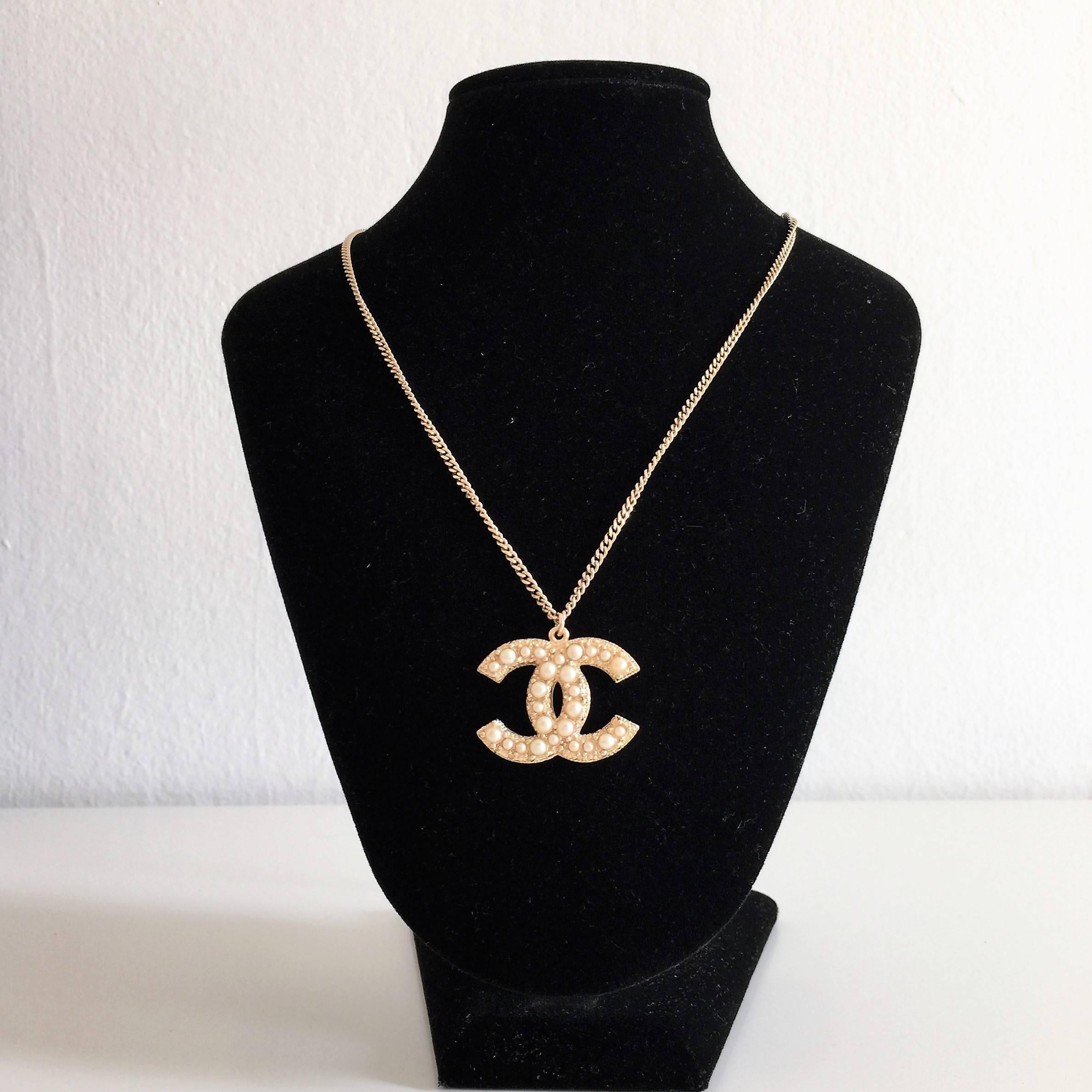 Chanel Necklace with CC logo pendant 100th Anniversary, Limited Editions  In Excellent Condition For Sale In Milan, IT