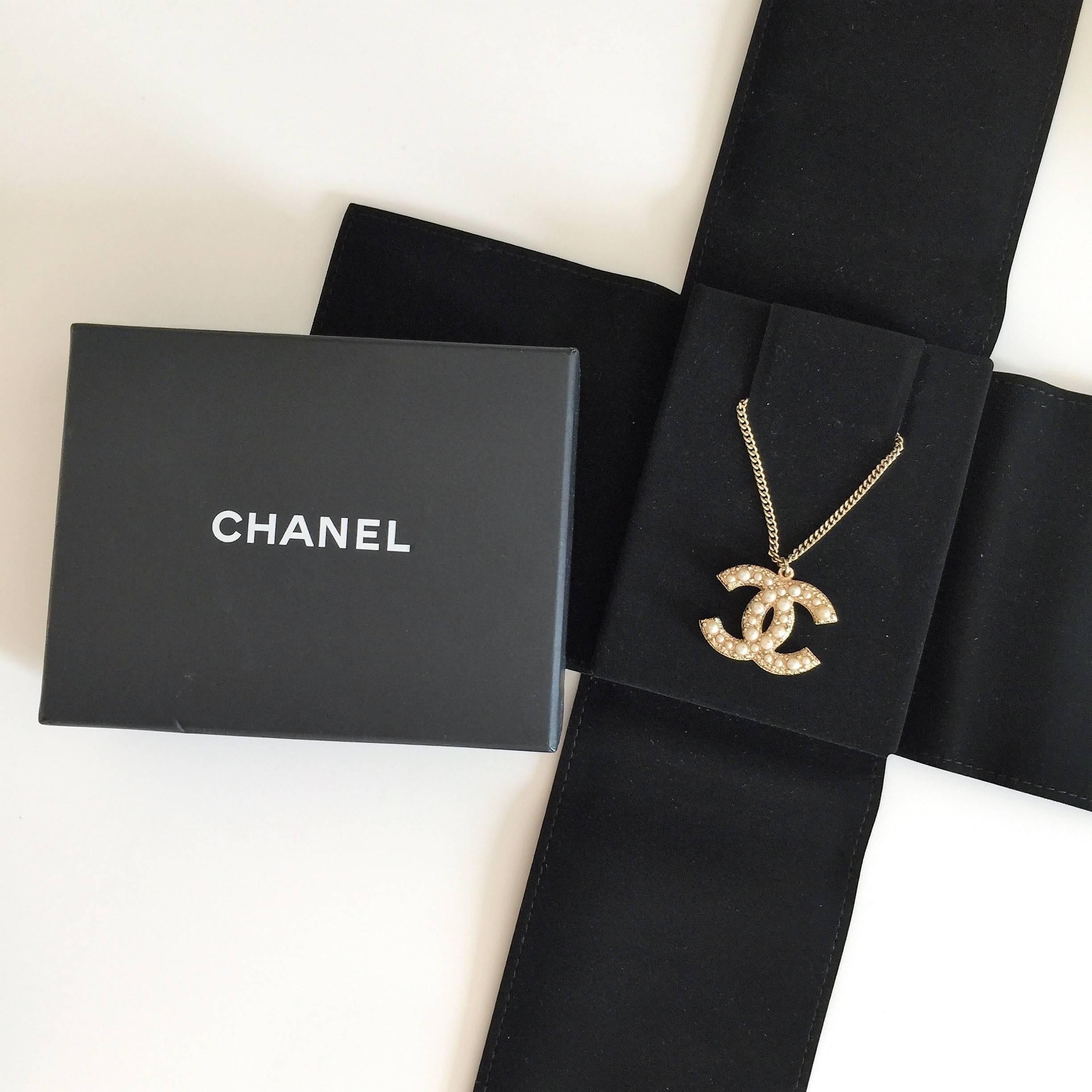 Chanel Necklace with CC logo pendant 100th Anniversary, Limited Editions  For Sale 3