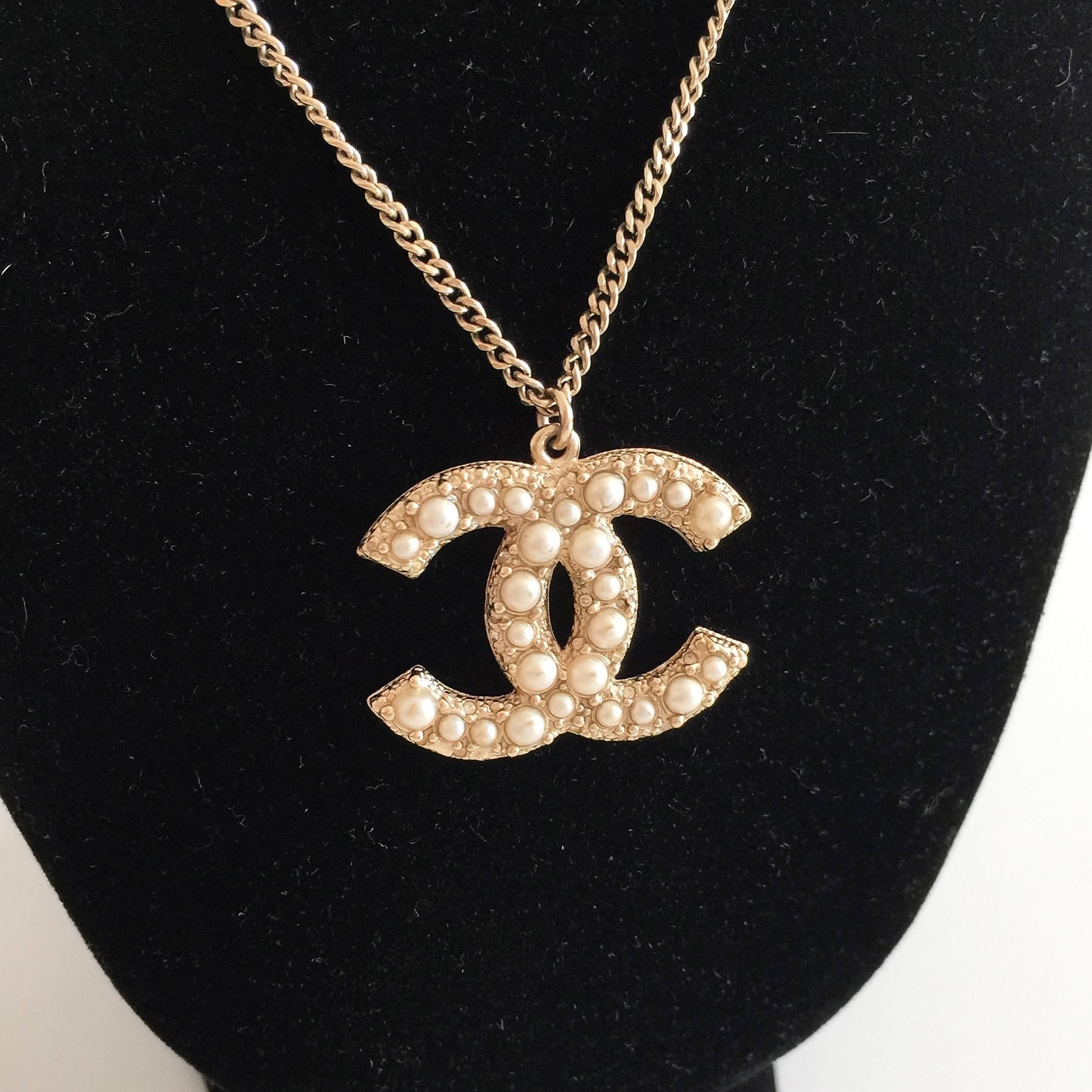 Chanel Necklace with CC logo pendant 100th Anniversary, Limited Editions  For Sale 6