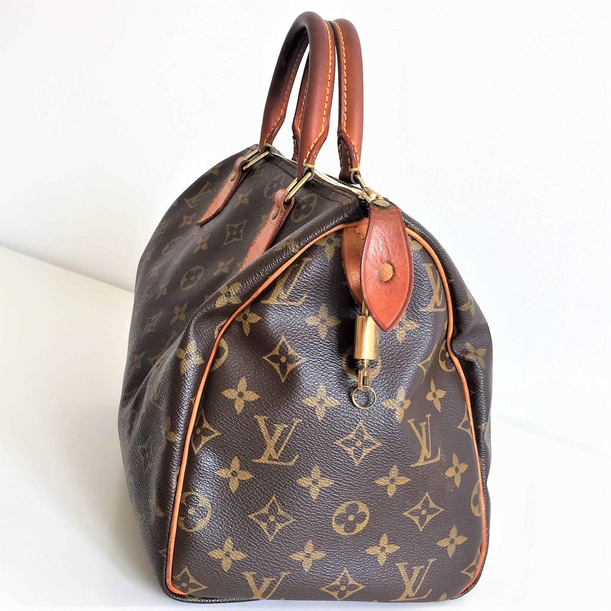Louis Vuitton Speedy 30 Monogram Handbag Purse. Pre Owned in Good Condition, please see all the pics. Size in inch: W11.81 x H8.66 X D6.88. Size in cm: W30 x H22 x D17.5. 
