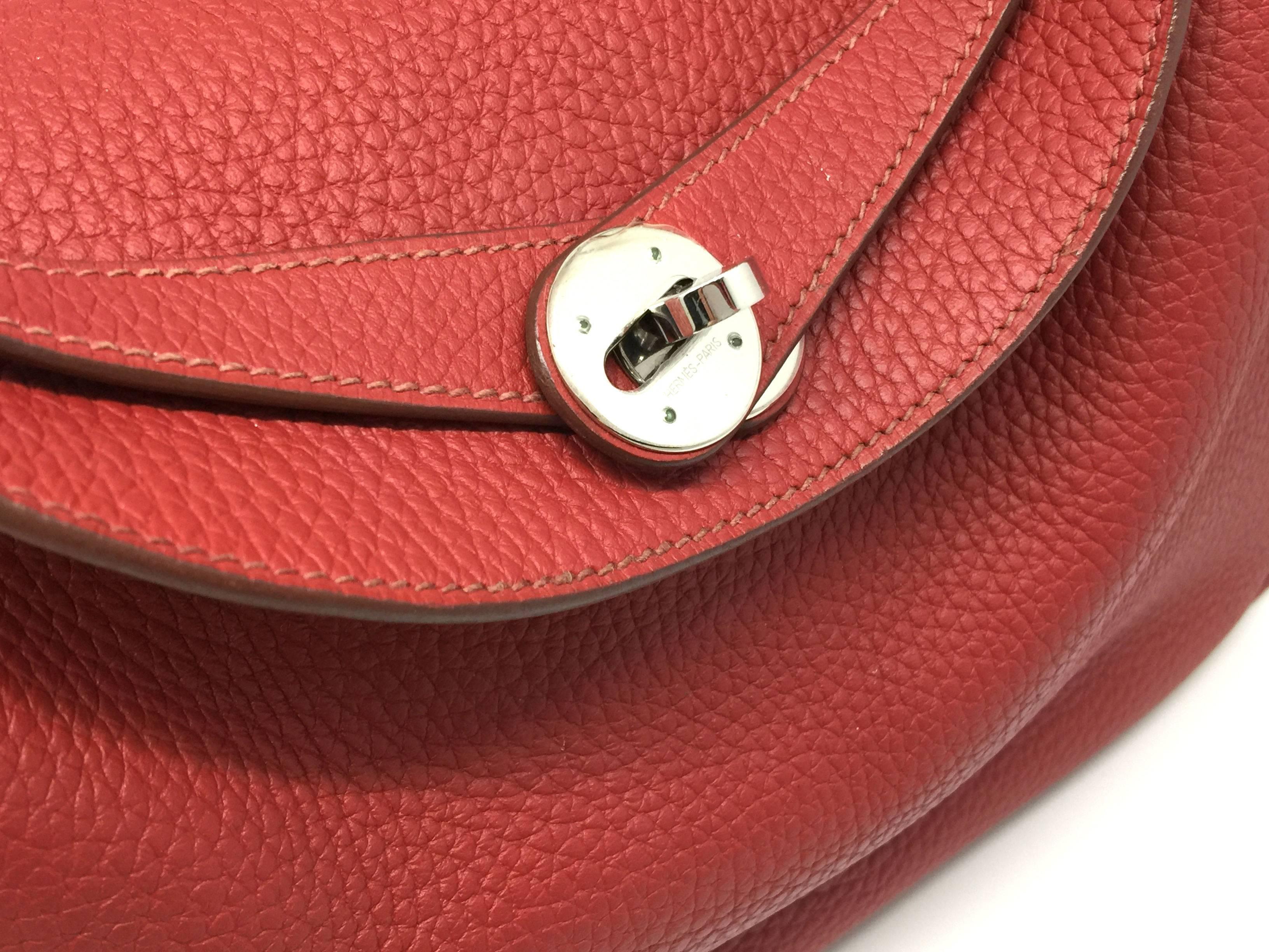 Hermes Lindy 30 Red Rouge H Clemence Leather Shoulder Bag In Excellent Condition In Kowloon, HK