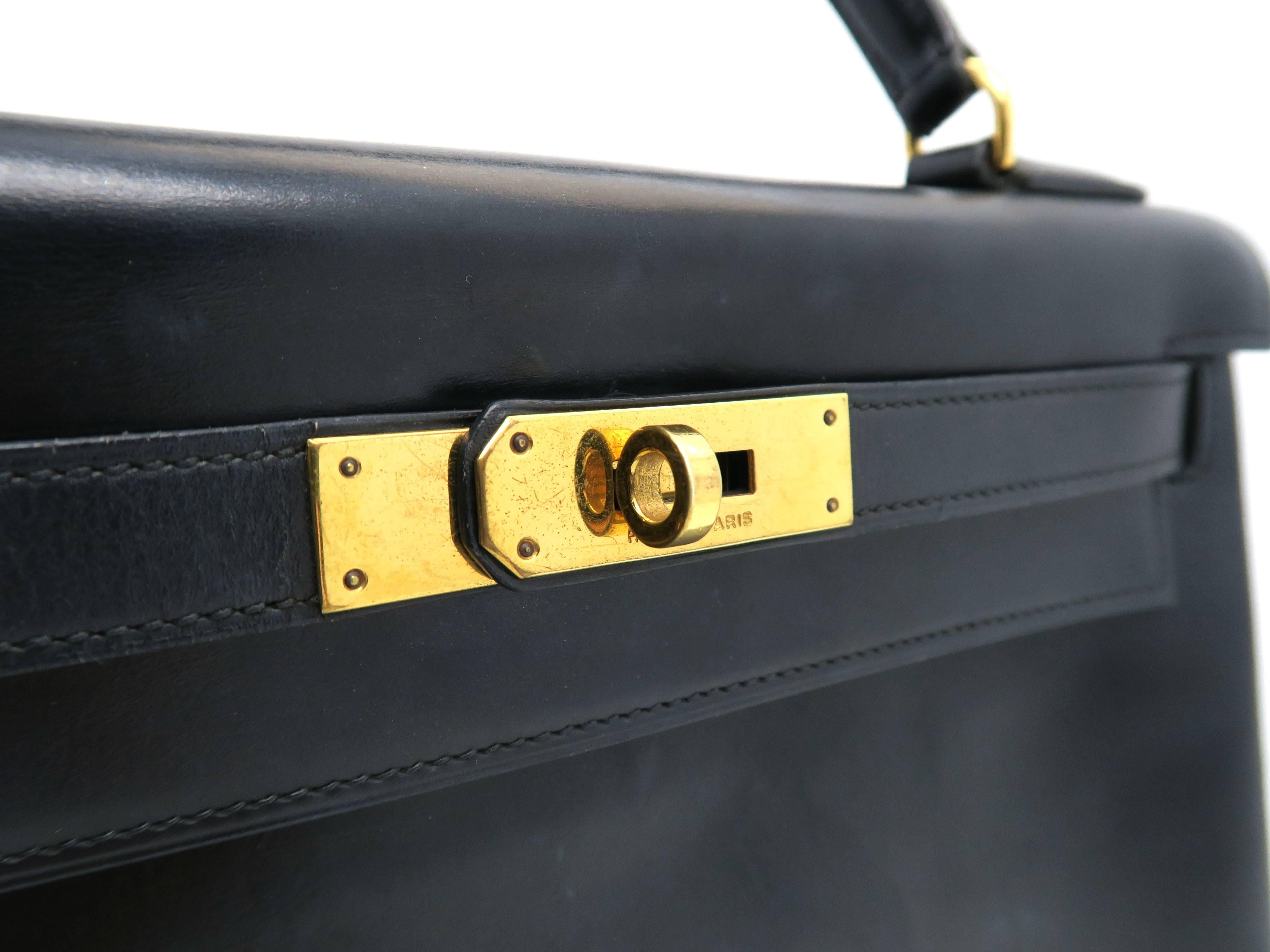 Hermes Kelly 32 Noir Black Box Calf Leather GHW Top Handle Bag In Good Condition For Sale In Kowloon, HK
