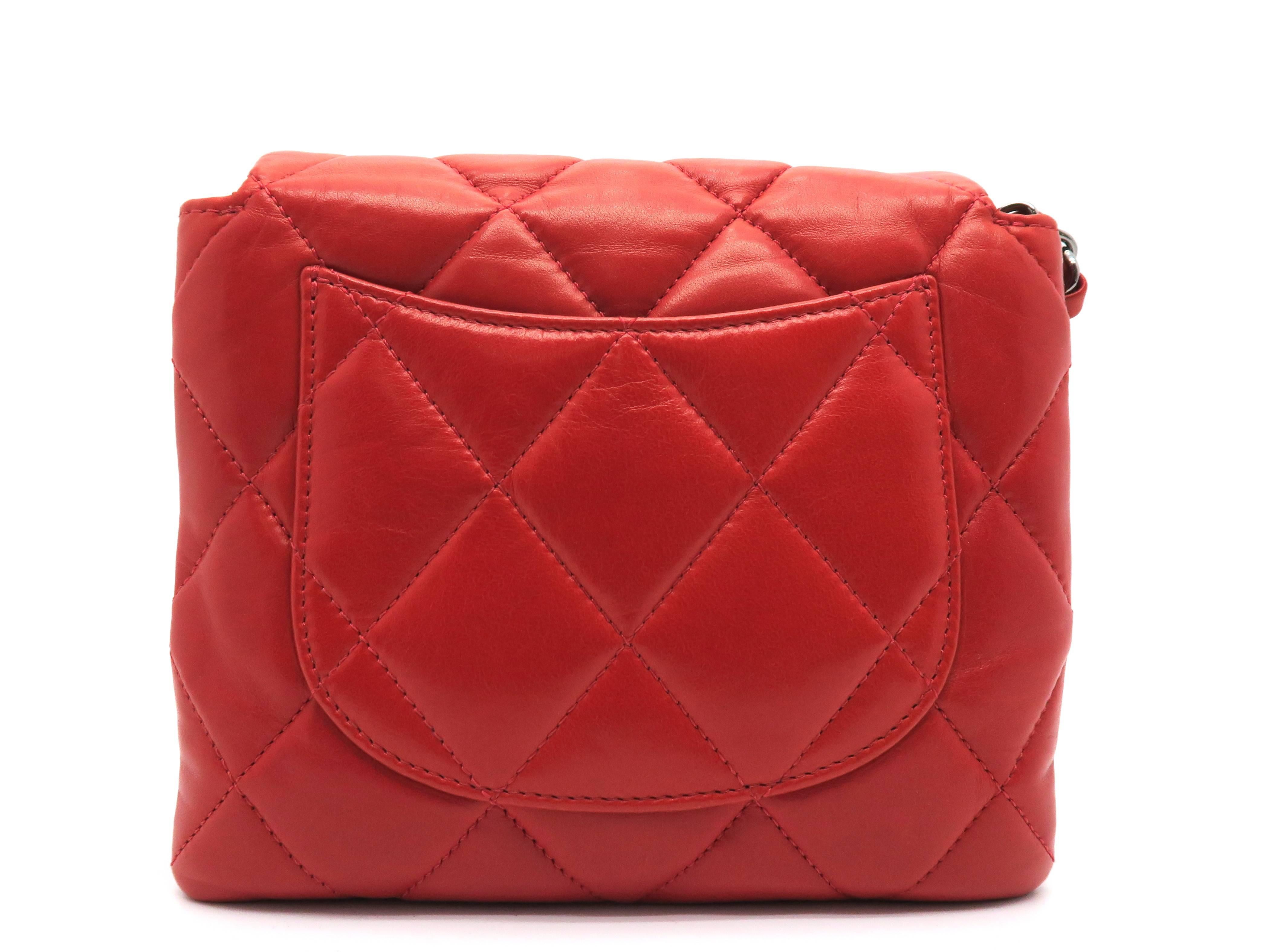 Chanel Red Quilted Calfskin Leather SHW Chain Shoulder Bag In Excellent Condition In Kowloon, HK