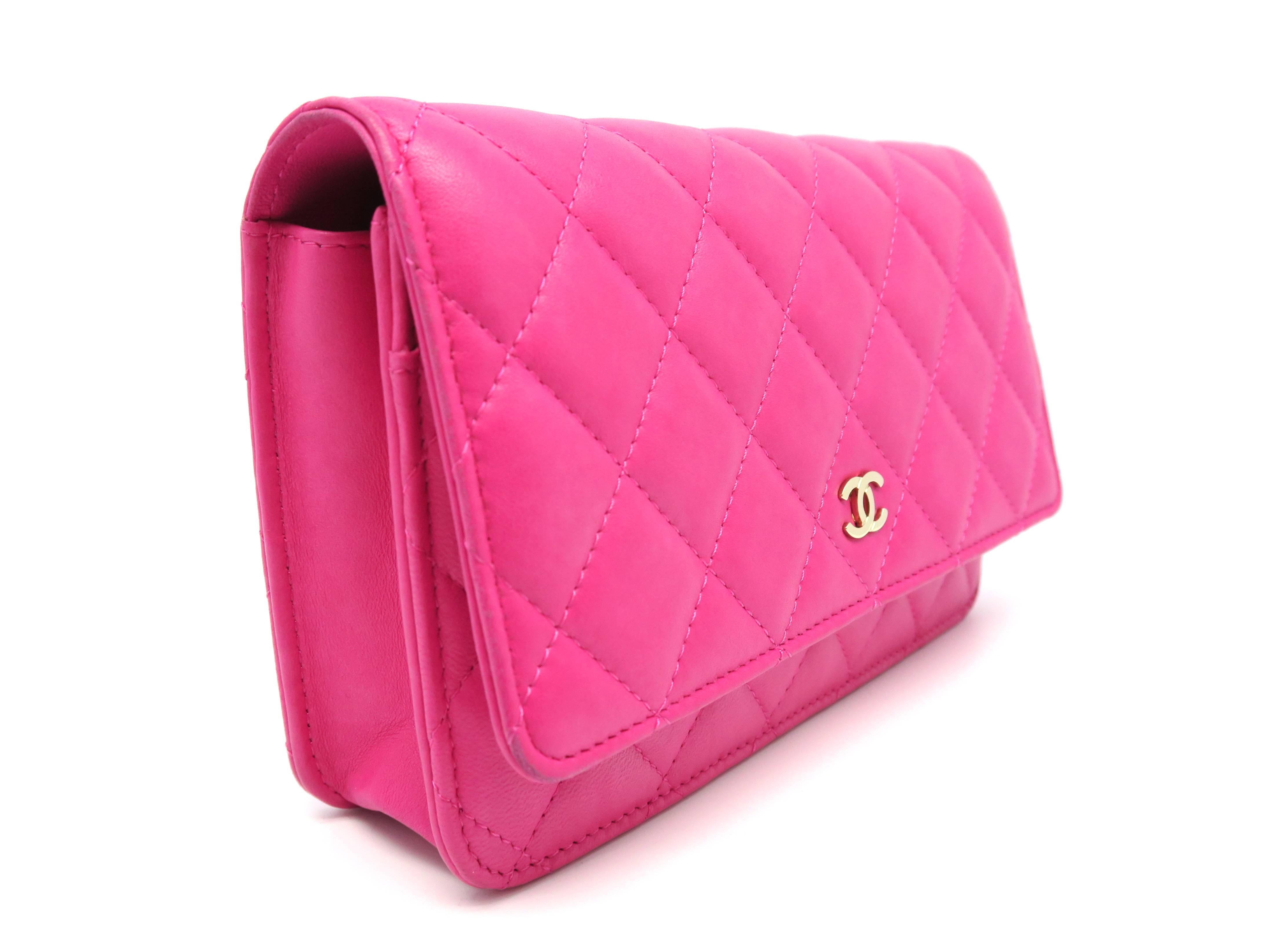 Color: Pink

Material: Quilted Lambskin Leather 

Condition: Rank A
Overall: Good, few minor defects
Surface: Minor Scratches & Stains
Corners: Minor Scratches & Stains
Edges: Minor Scratches & Stains
Handles/Straps: Good
Hardware: Minor
