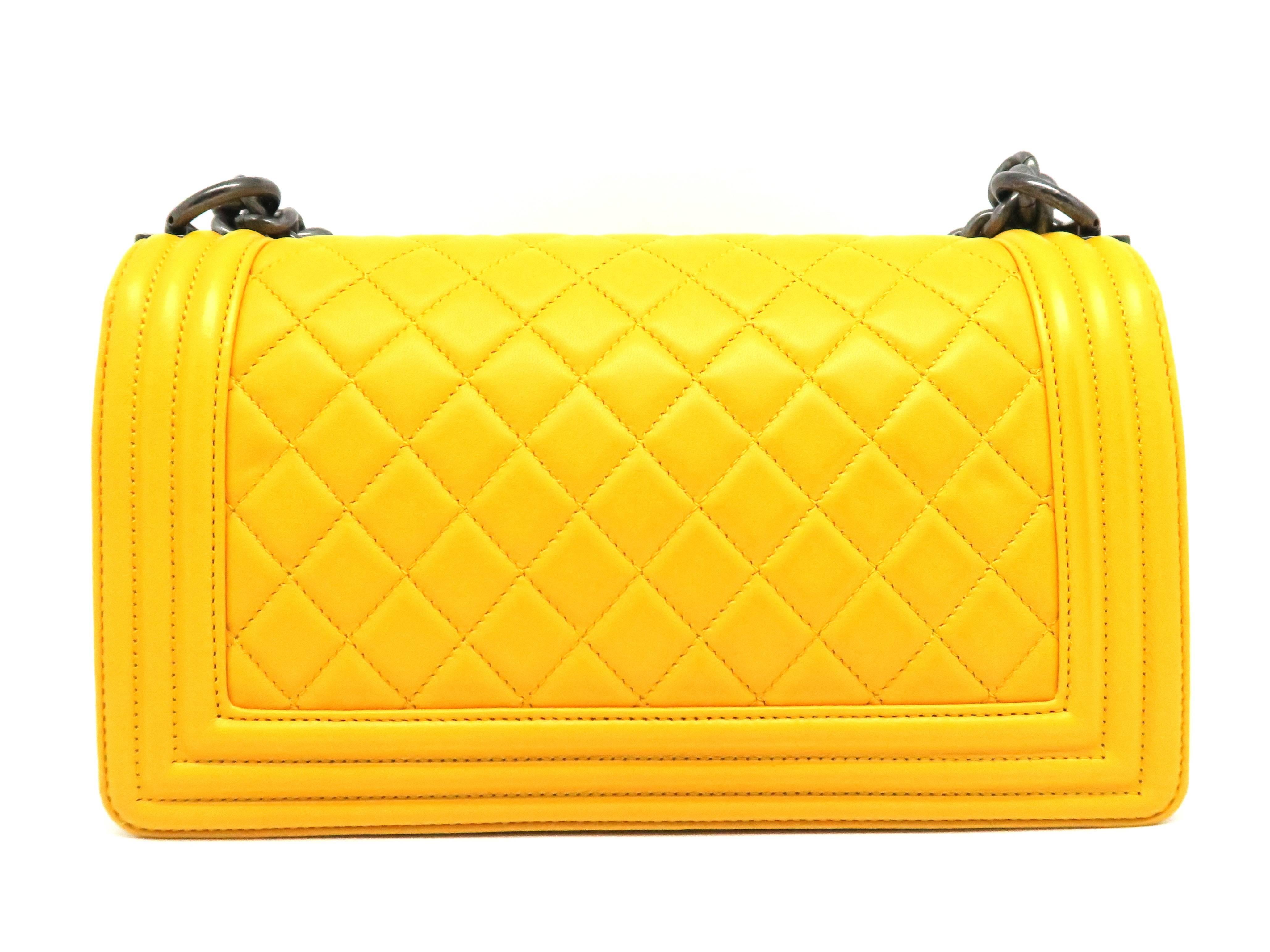 Chanel Boy Flap Yellow Quilted Calfskin Leather Silver Metal Chain Shoulder Bag In Excellent Condition In Kowloon, HK