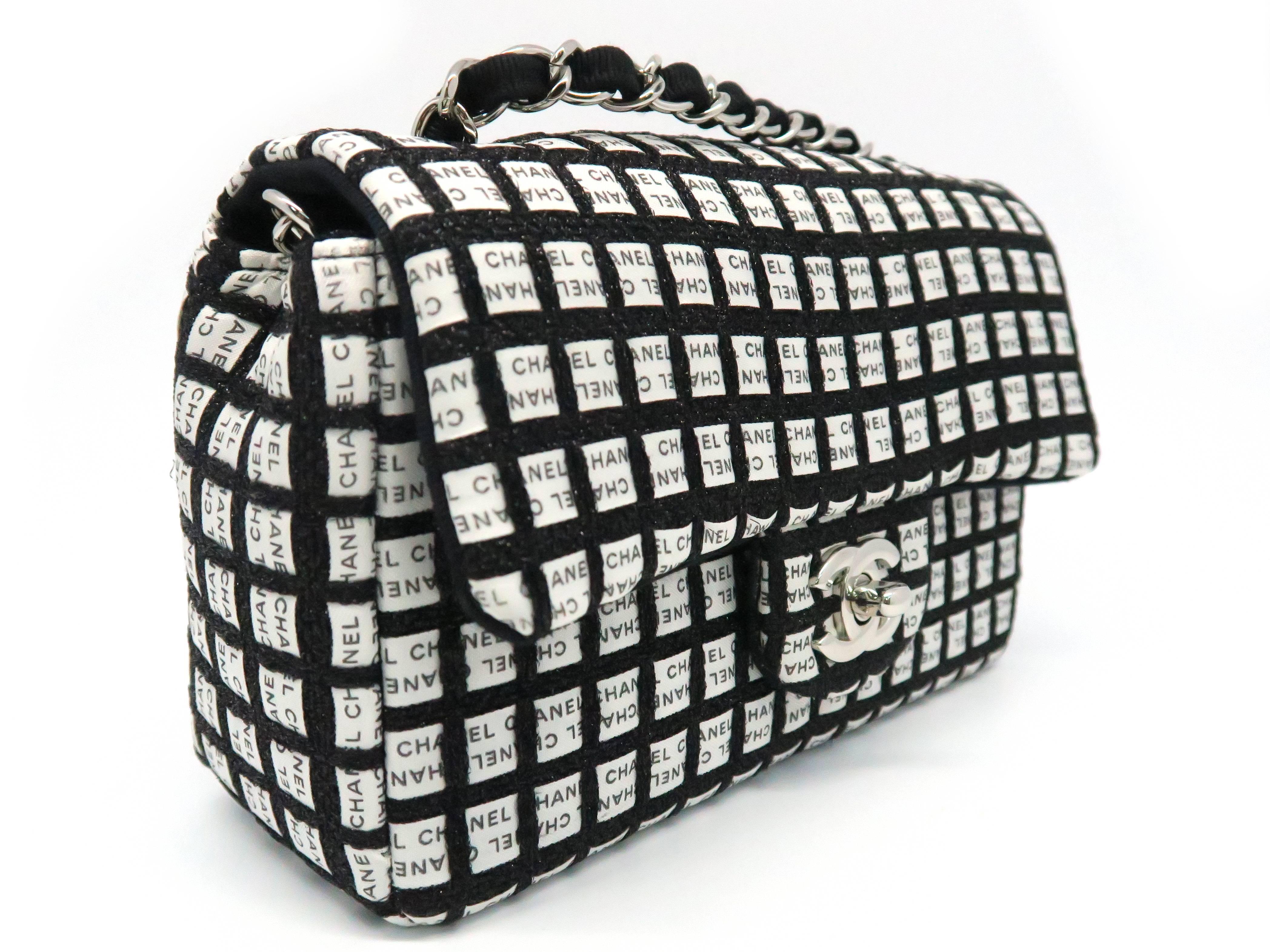 Color: Black and White 

Material: Fabric 

Condition: Rank S 
Overall: Almost New 
Surface: Good
Corners: Good
Edges: Good
Handles/Straps: Minor Good
Hardware: Good

Dimension: W20 × H12 × D6cm（W7.8" × H4.7" × D2.3"）
Shoulder strap