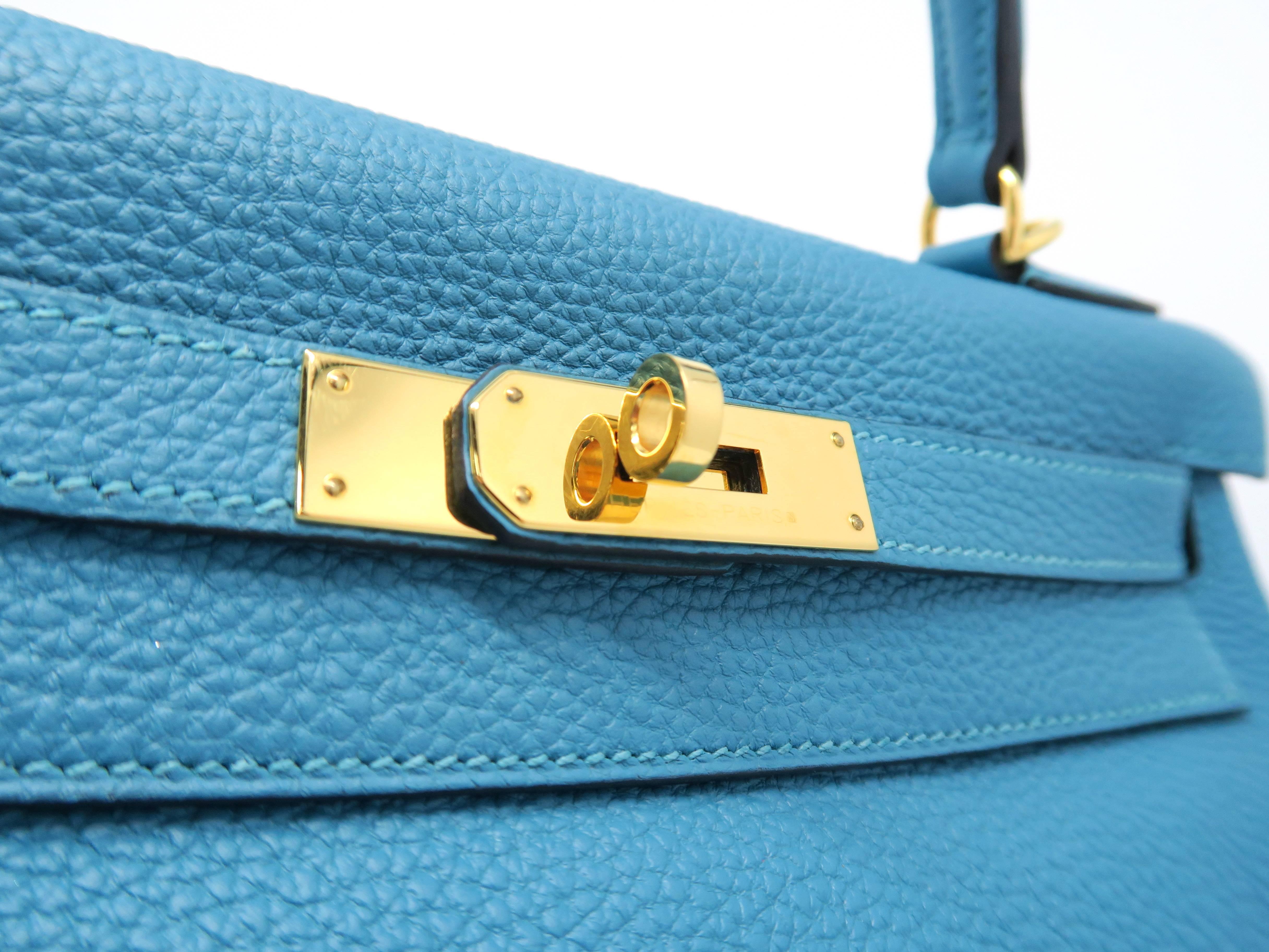 Hermes Kelly 28 Turquoise Blue Togo Leather Gold Metal Top Handle Bag In Excellent Condition In Kowloon, HK