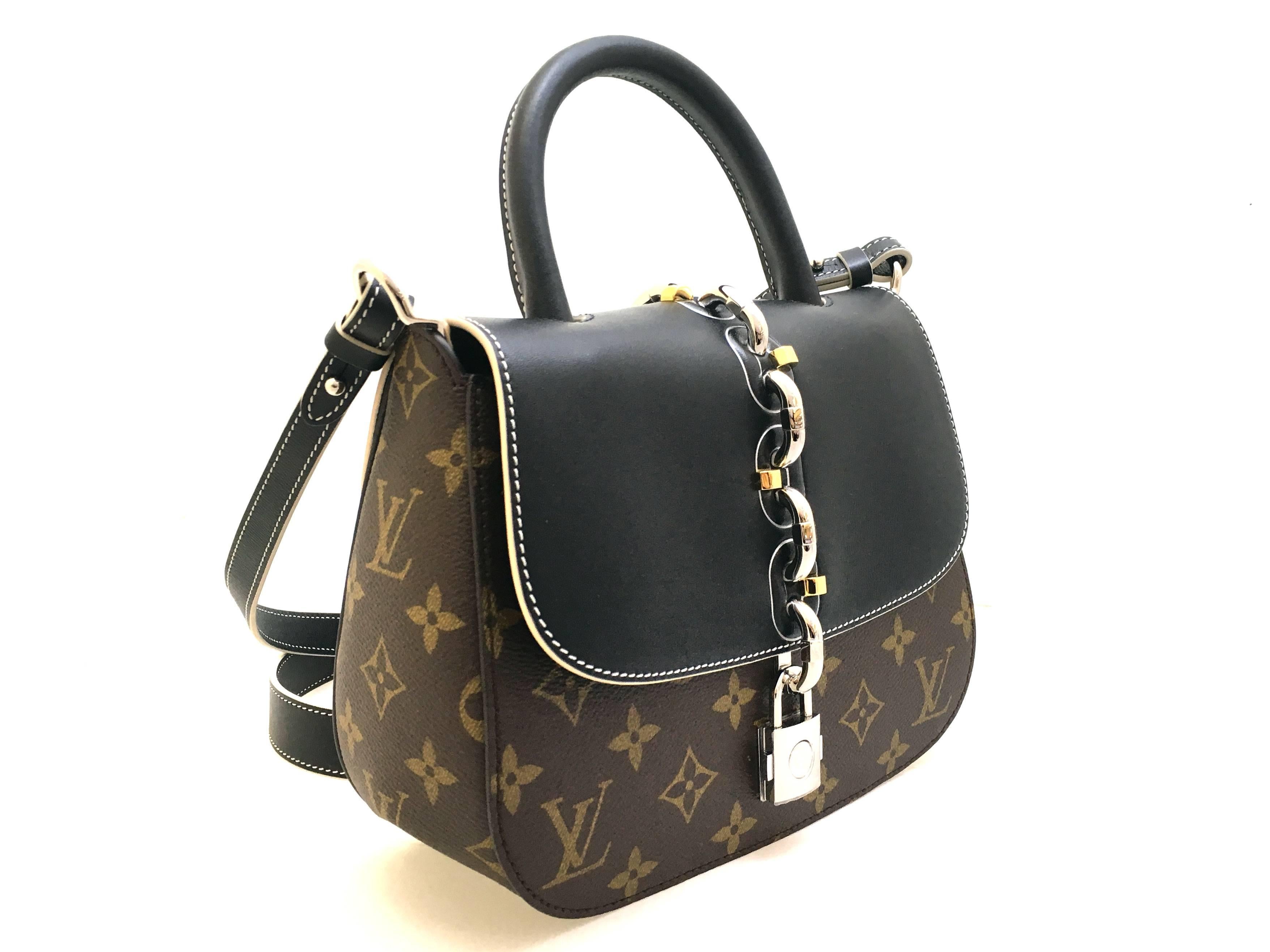 Color: black and monogram brown 

Material: Monogram Canvas 

Condition: Rank N 
Overall: Brand New. 
Surface: Good
Corners: Good
Edges: Good
Handles/ straps: Good
Hardware: Good

Dimension: W23 × H18 × D8cm（W9.0" × H7.0" ×