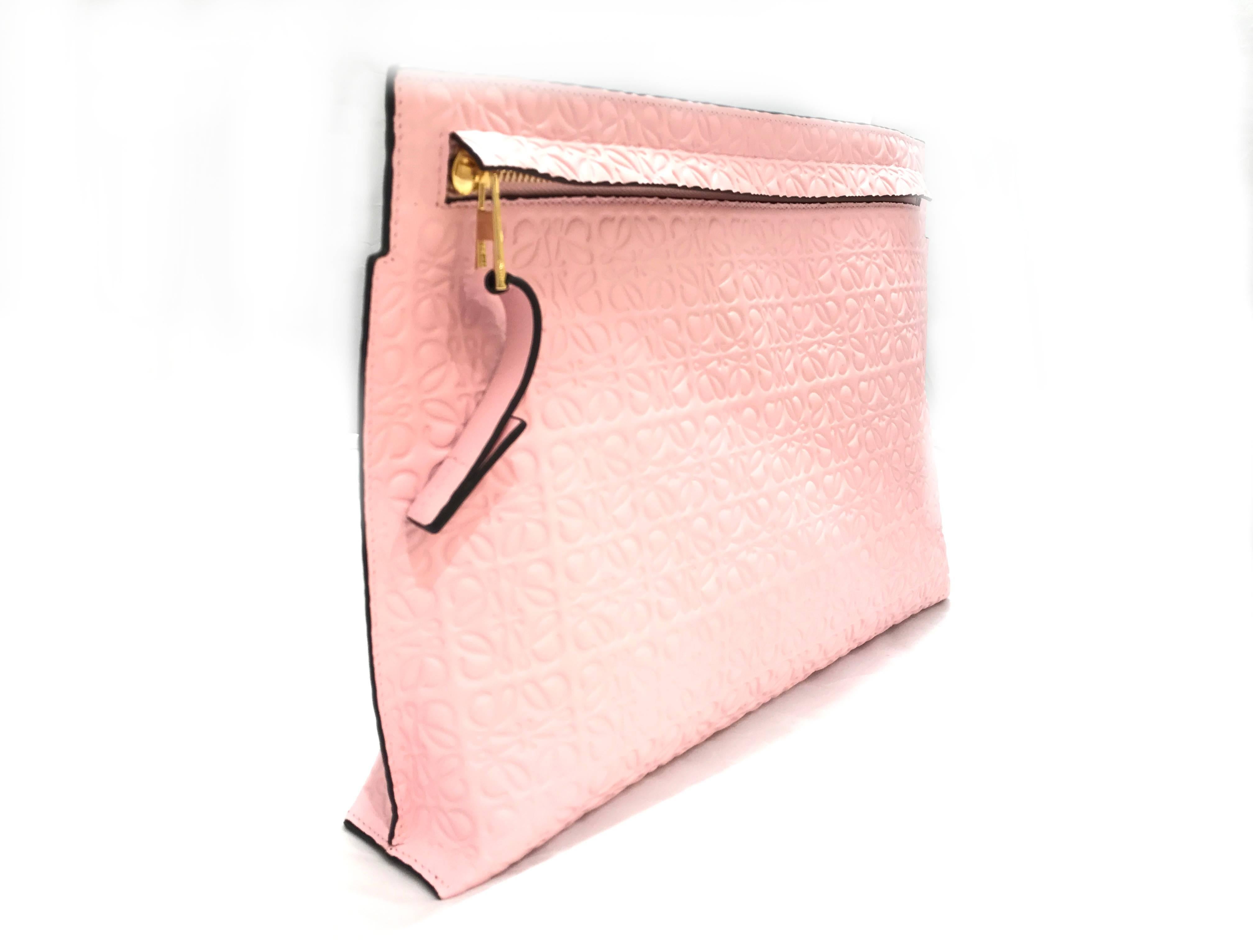 Color: Pink

Material: Lambskin Leather

Condition: Rank S
Overall: Almost New
Surface: Good
Corners: Good
Edges: Good
Hardware: Good

Dimensions: W30×H22×D6cm

Comes with dust bag