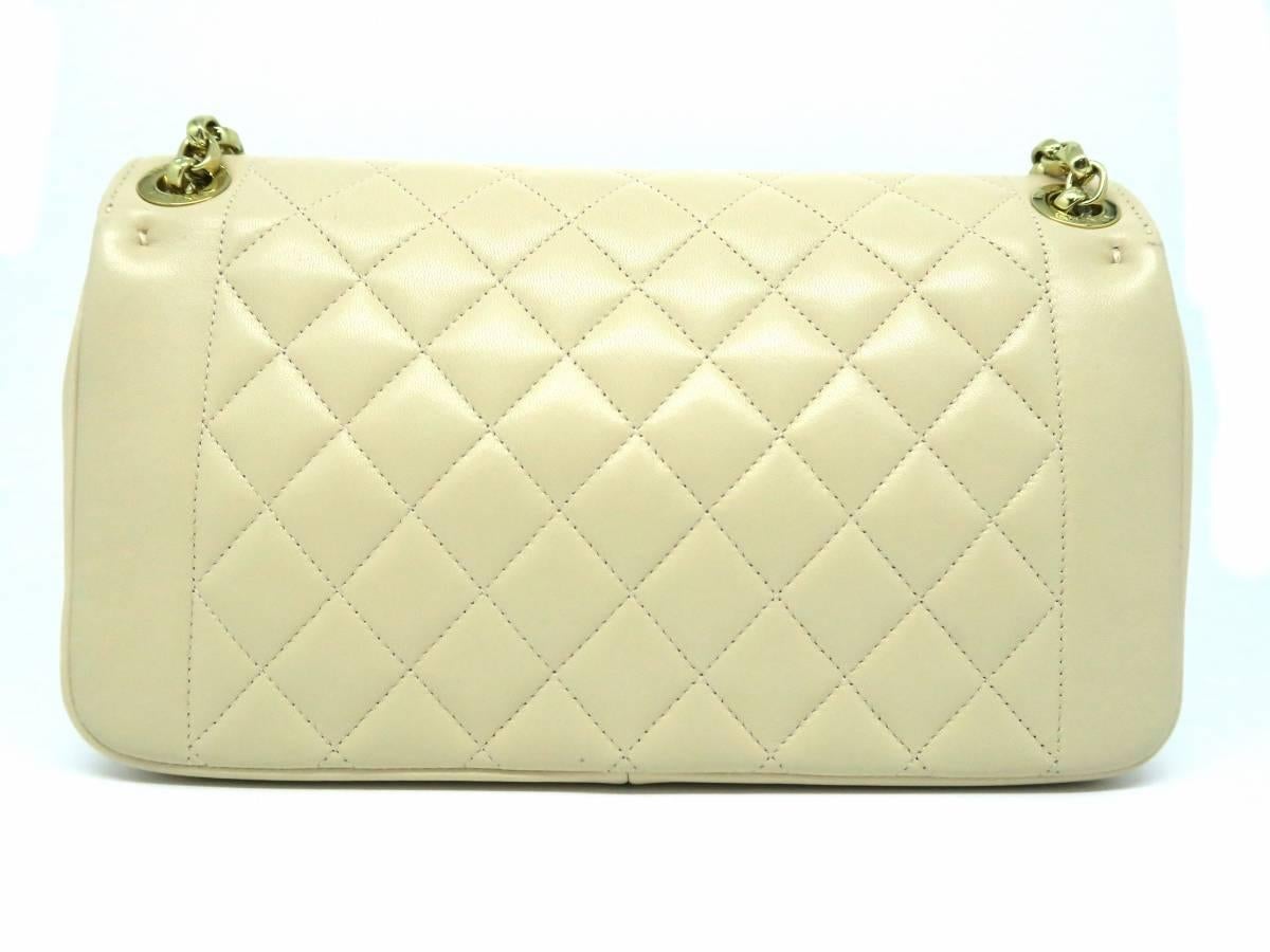 Chanel Beige Quilted Calfskin Leather Gold Metal Chain Shoulder Flap Bag In Excellent Condition In Kowloon, HK