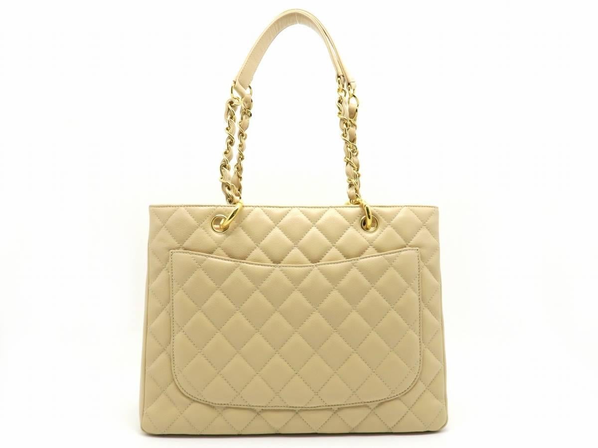 Chanel Grand Shopping Tote Beige Quilted Caviar Leather Gold Metal Chain Bag In Excellent Condition In Kowloon, HK