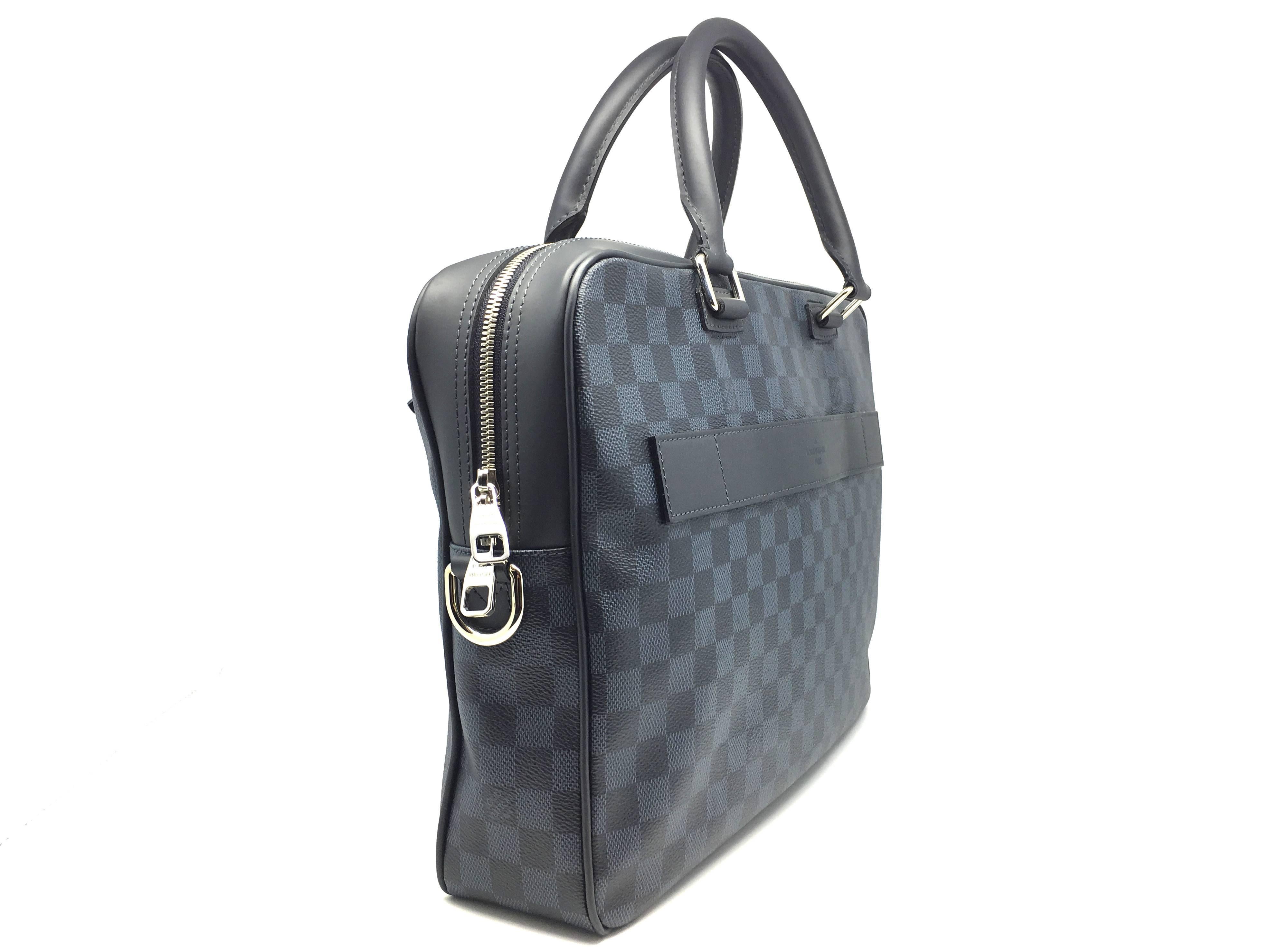 Color: Black/ Blue 
Material: Damier Graphite

Condition: Rank A 
Overall: Good, few minor defects
Surface: Good
Corners: Minor Scratches
Edges: Minor Stains
Handles/Straps: Minor Stains
Hardware: Minor Scratches

Dimension: W39 × H28.5 ×