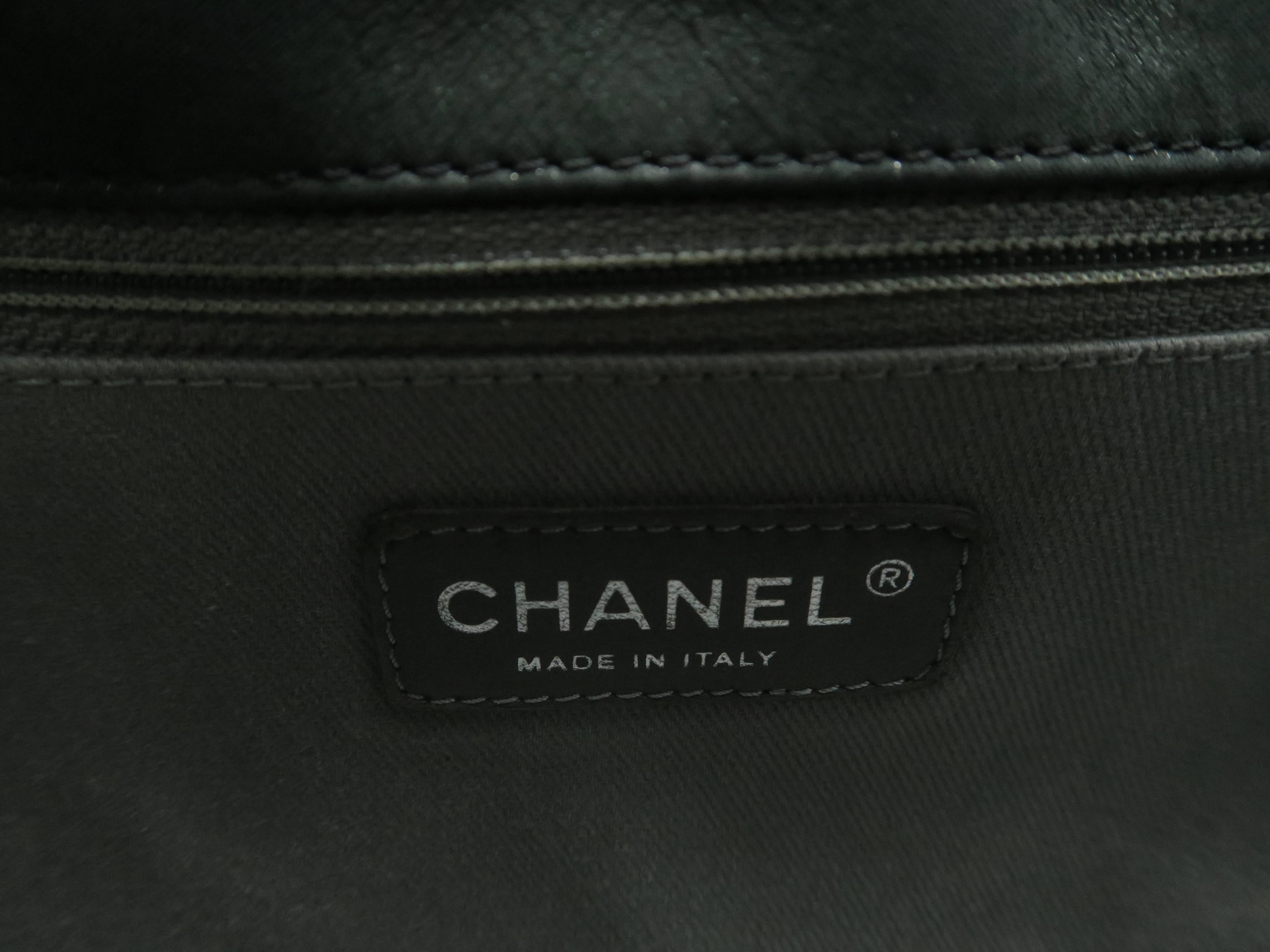 Chanel Dark Green Lambskin Leather Silver Metal Shoulder Bag For Sale 2