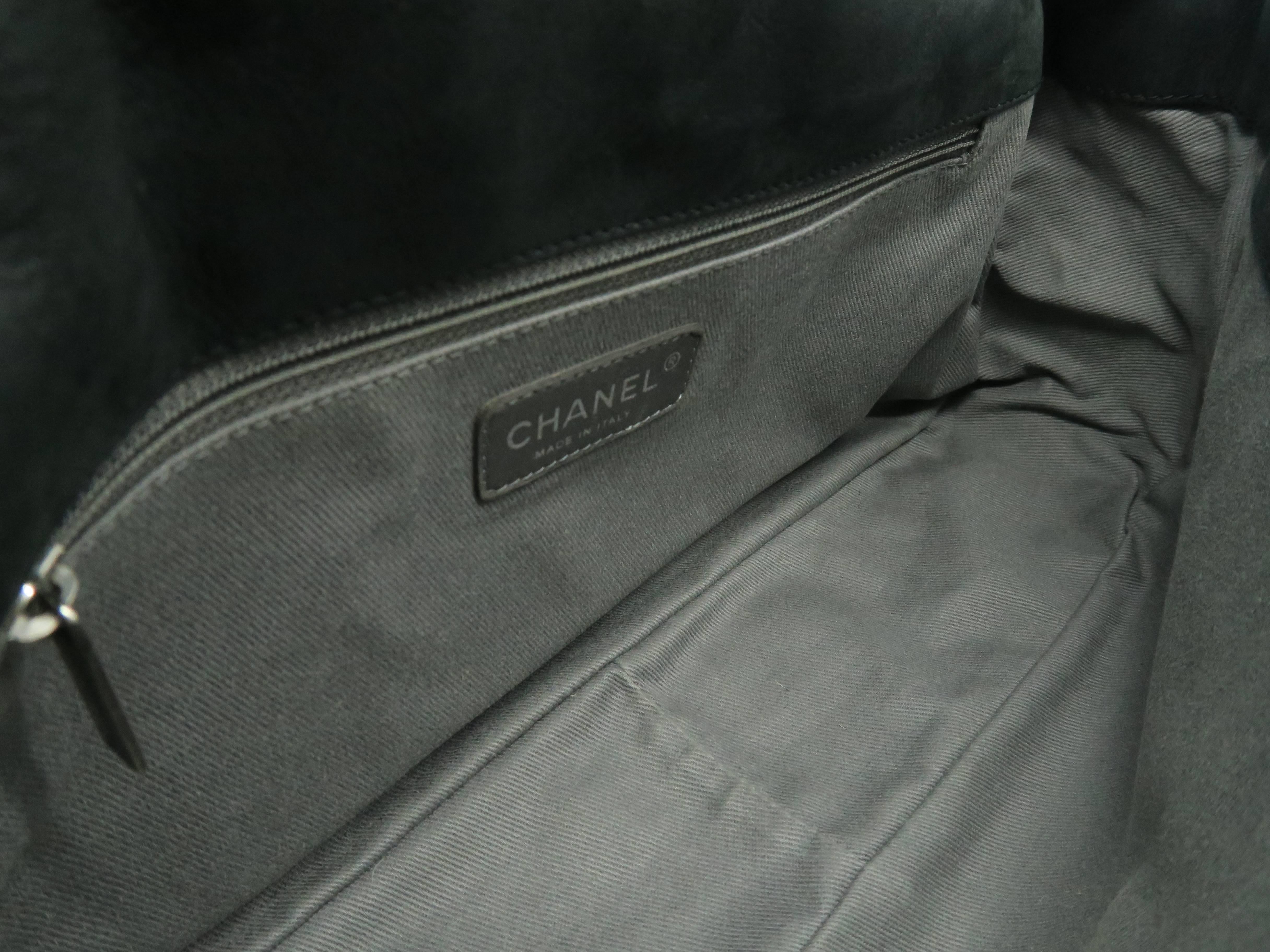Chanel Dark Green Lambskin Leather Silver Metal Shoulder Bag For Sale 1
