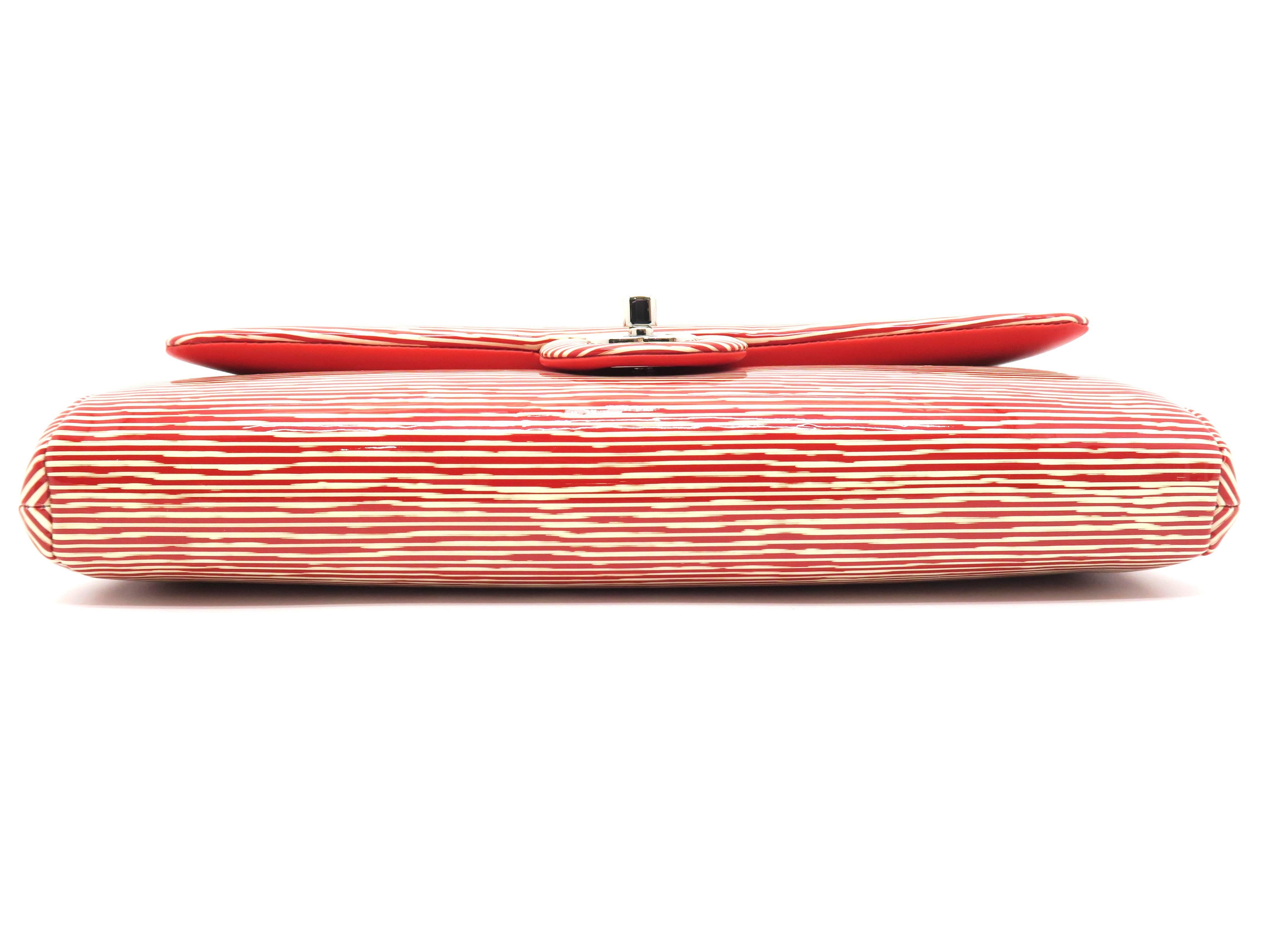 Chanel Red/ White Patent Leather Clutch With Chain Shoulder Bag In New Condition For Sale In Kowloon, HK