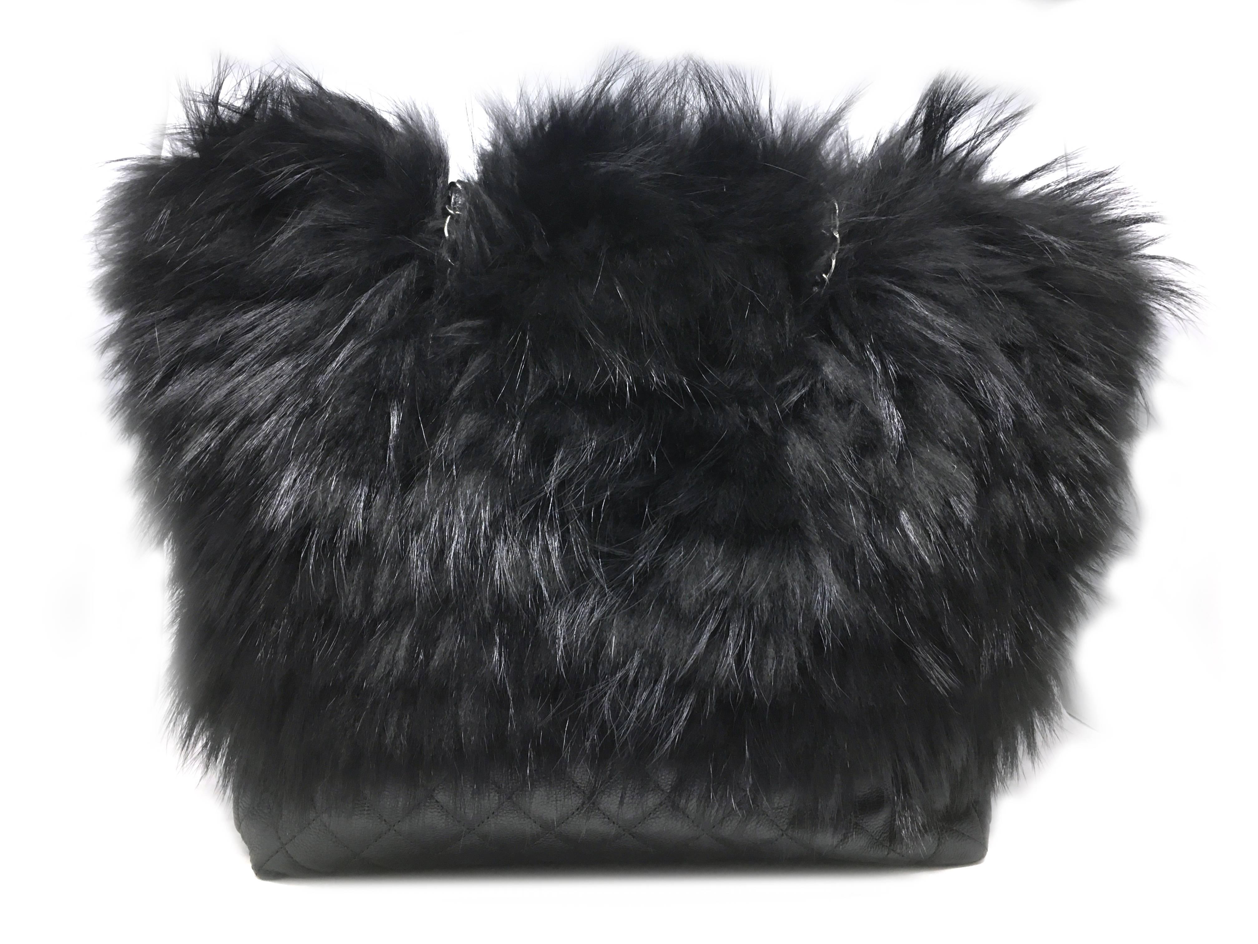 Chanel Black Calfskin Leather / Fur Chain Shoulder Bag In New Condition For Sale In Kowloon, HK