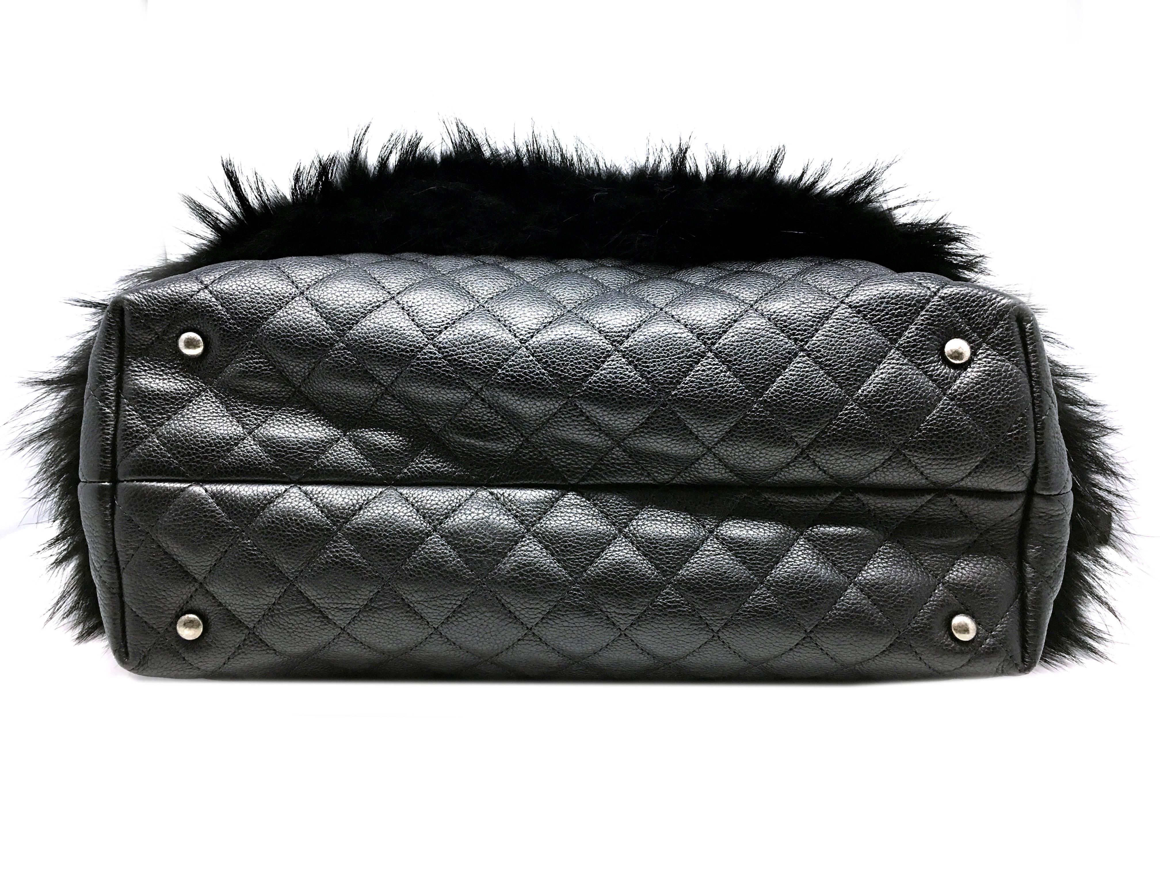 Women's Chanel Black Calfskin Leather / Fur Chain Shoulder Bag For Sale