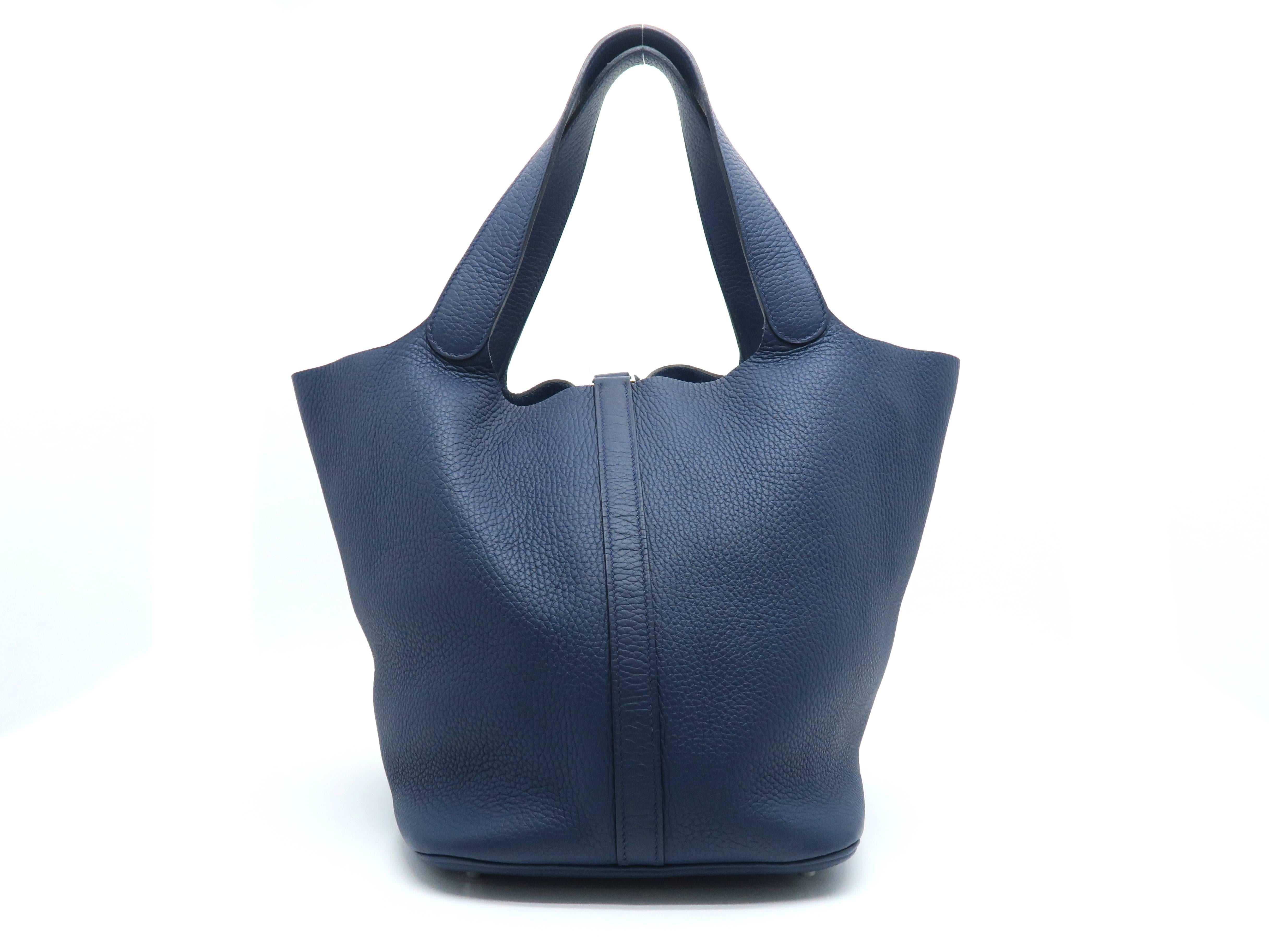 Hermes Picotin GM Dark Blue Bleu Saphir Clemence Leather Handbag In Excellent Condition In Kowloon, HK