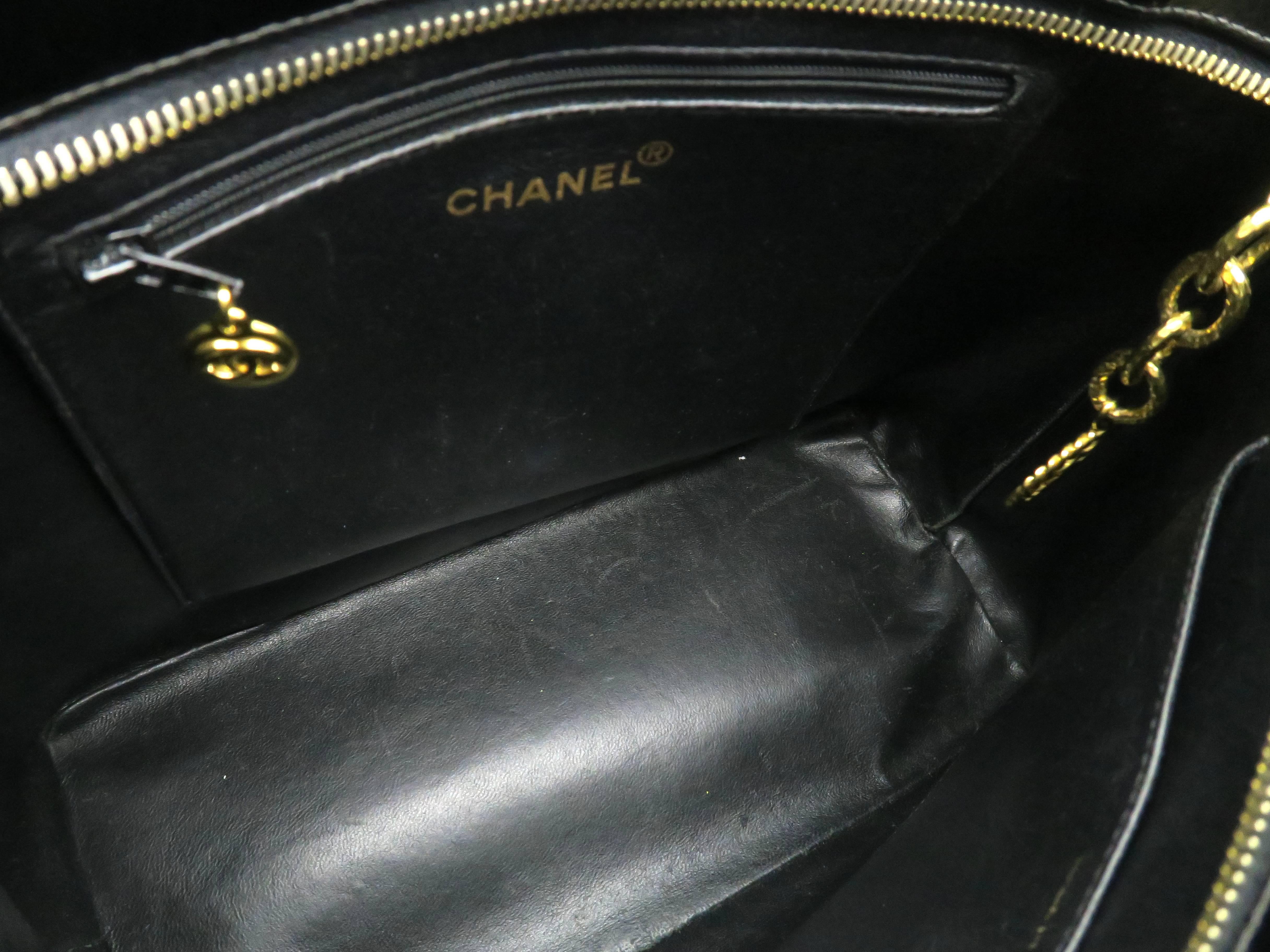 Chanel Black Quilted Patent Leather Handbag For Sale 5