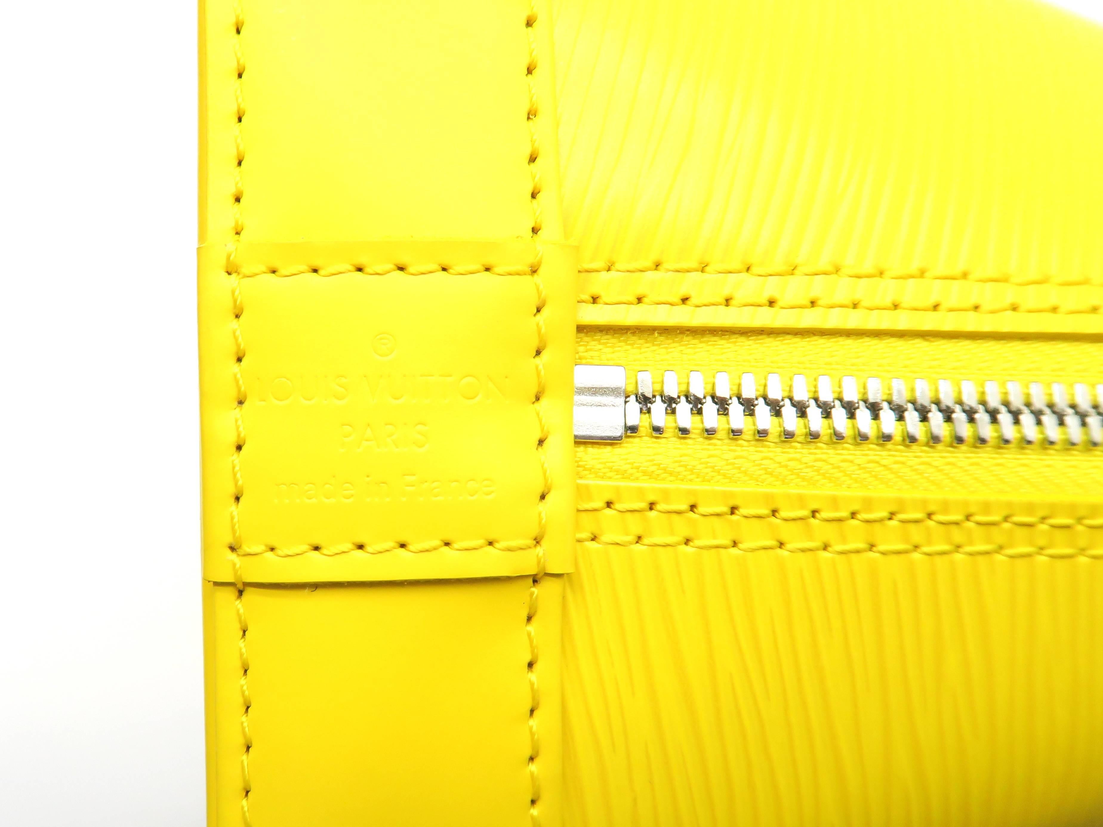 Louis Vuitton Alma PM Epi Leather Yellow Handbag For Sale 4