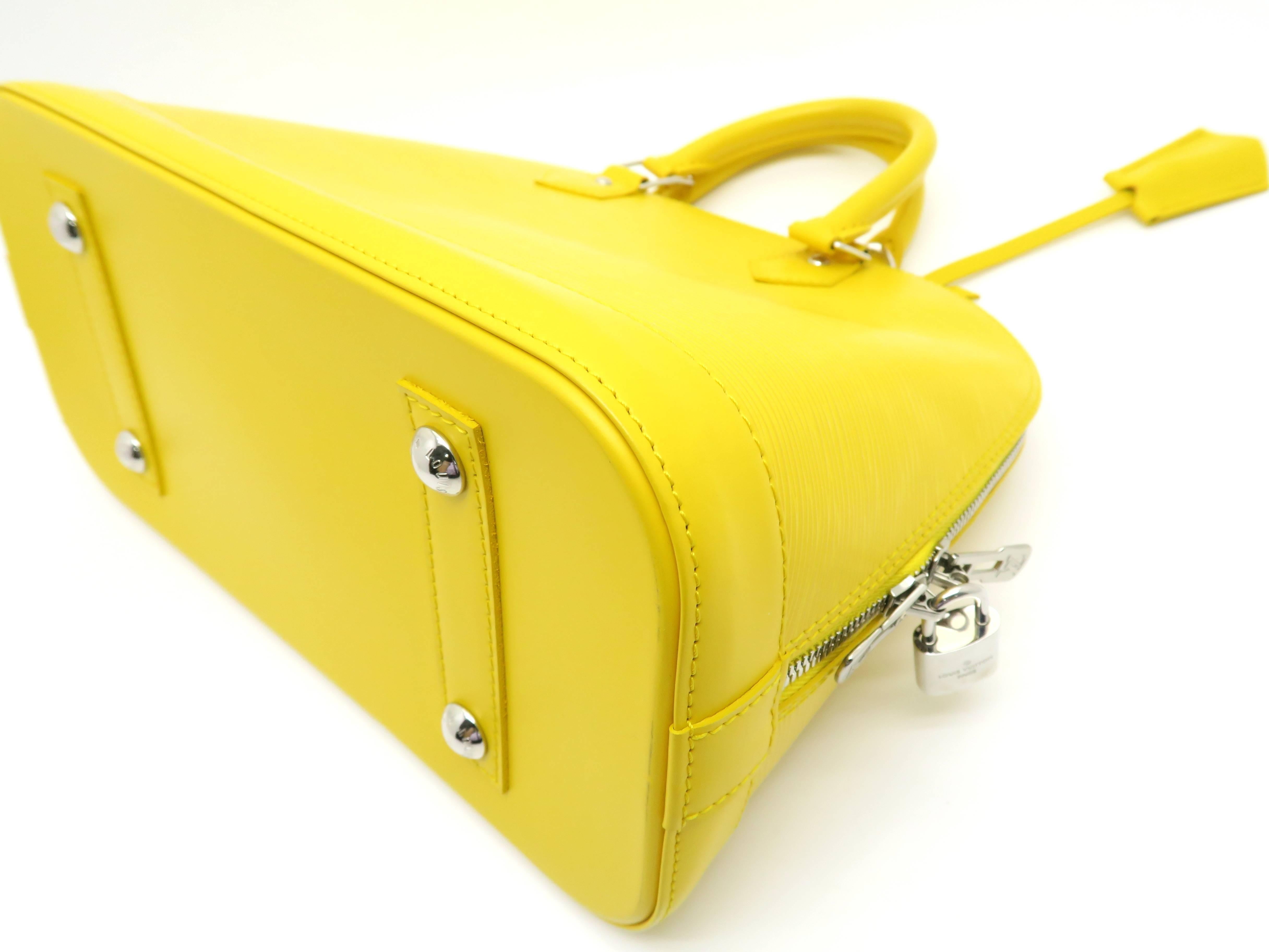 Louis Vuitton Alma PM Epi Leather Yellow Handbag For Sale 1